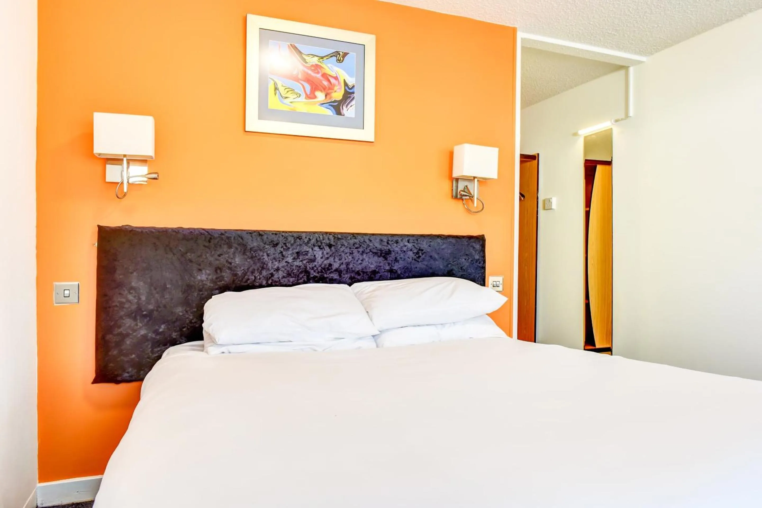 Bedroom in The Hotel Rafiya, Redditch