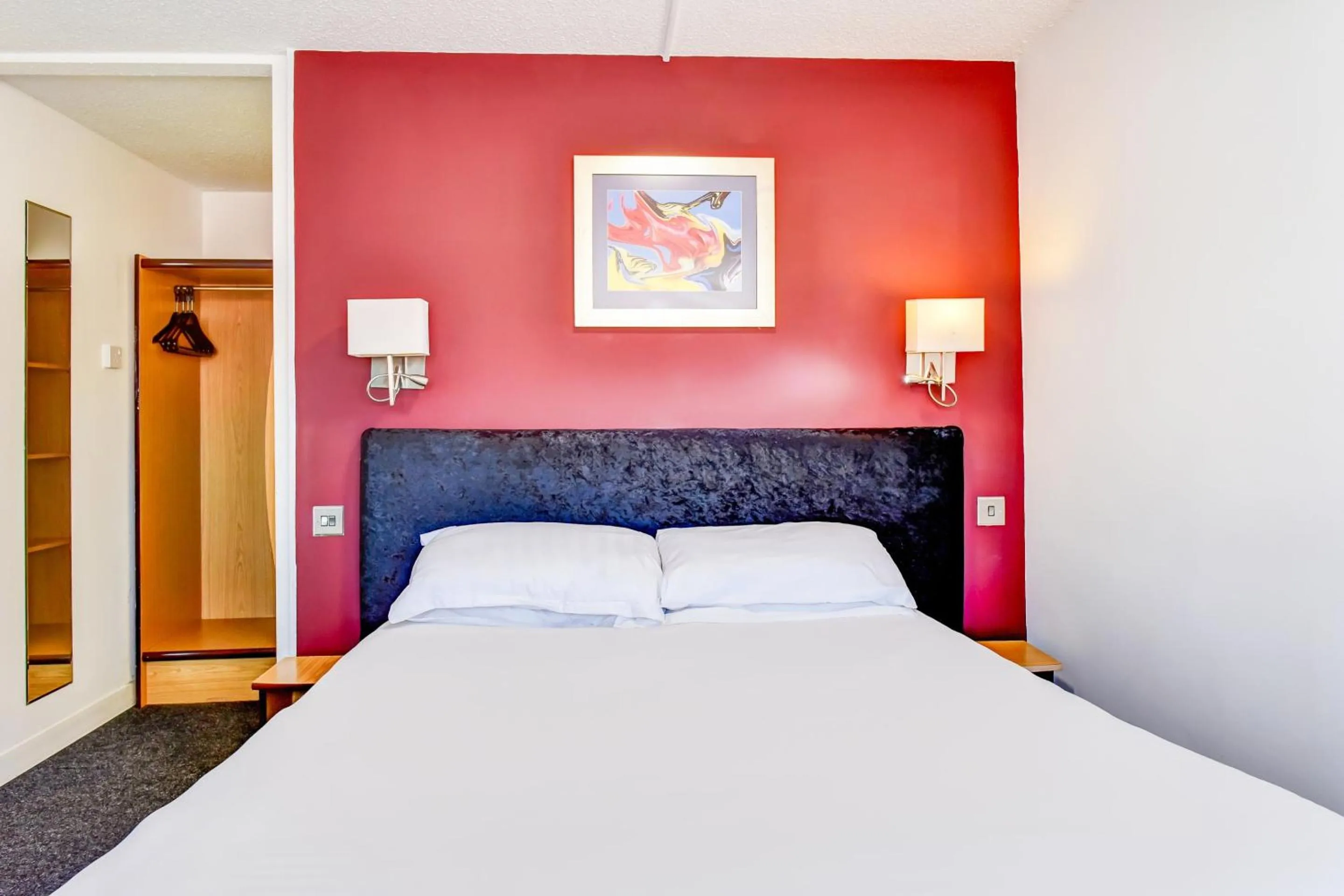 Bedroom in The Hotel Rafiya, Redditch