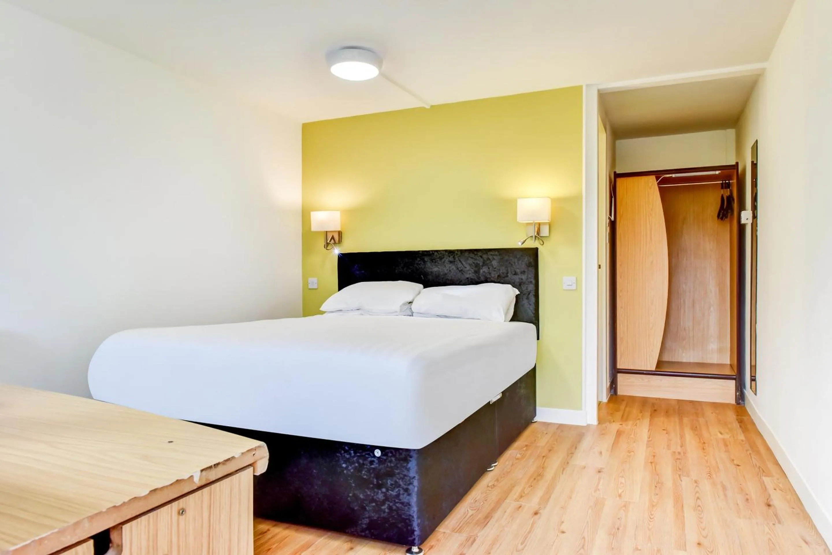 Bedroom in The Hotel Rafiya, Redditch