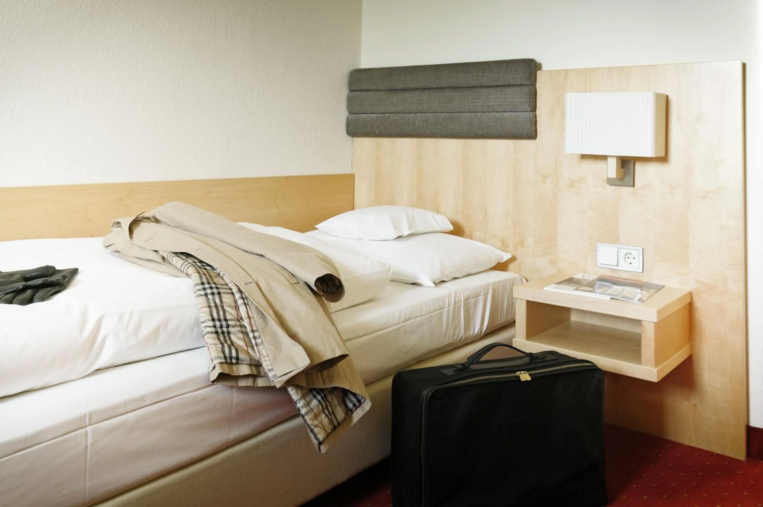 Bed in Hotel de France Wiesbaden City