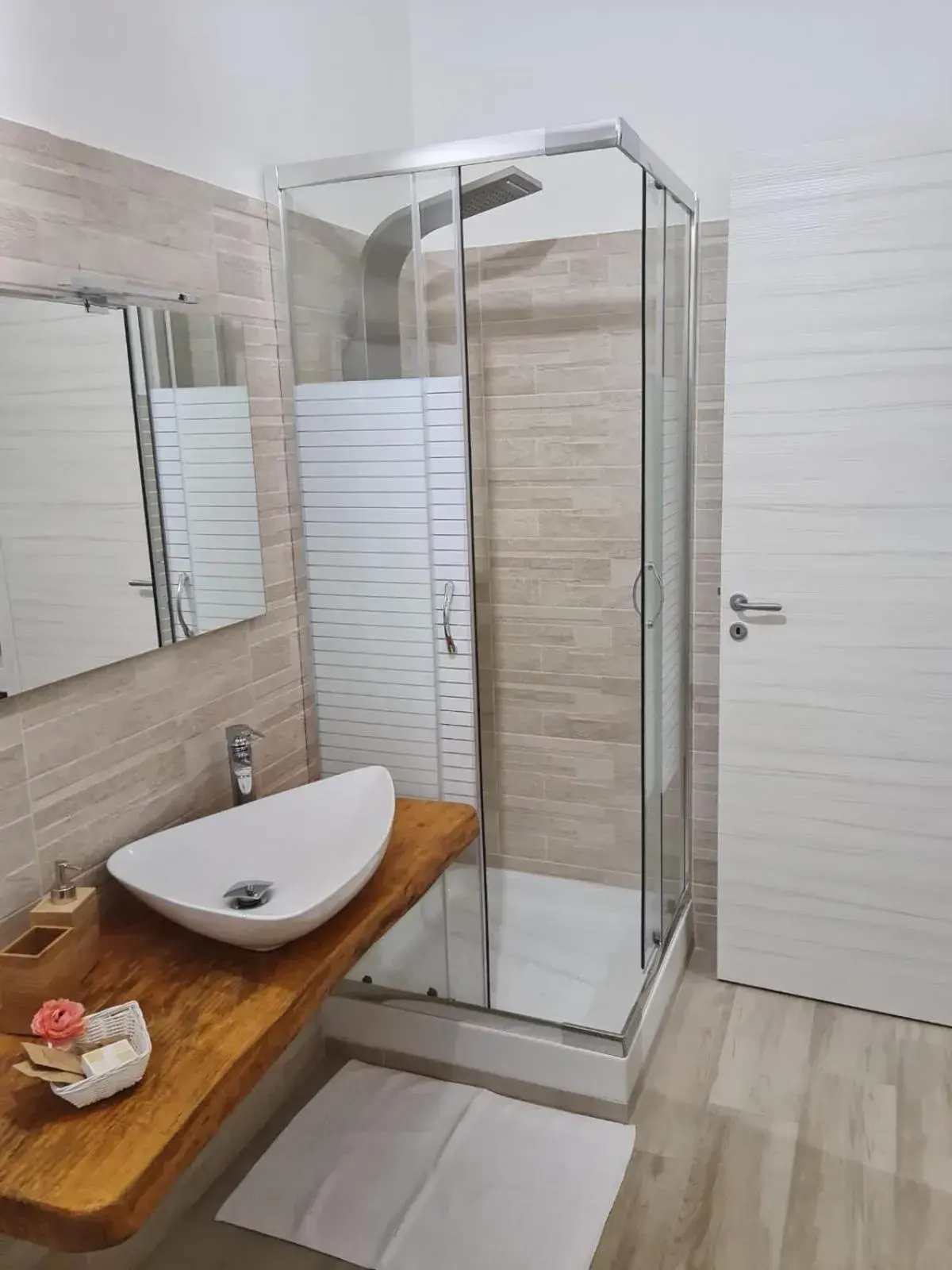 Superior Double or Twin Room with Mountain View in B&B Villa Chiara - Bed And Breakfast Superior Double or Twin Room with Mountain View in B&B Villa Chiara - Bed And Breakfast