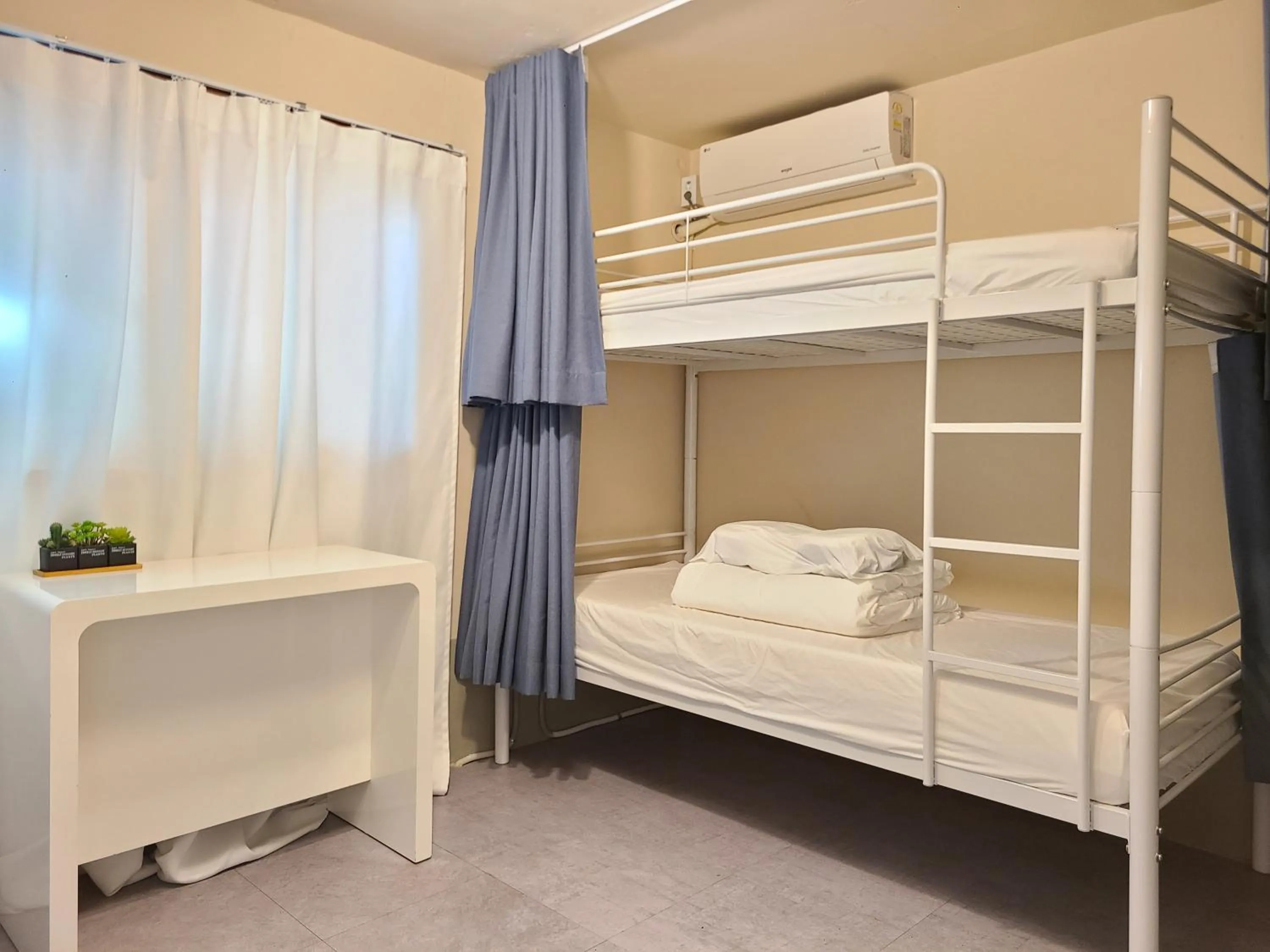 Photo of the whole room, Bed in Batwo Stay - For foreigners only