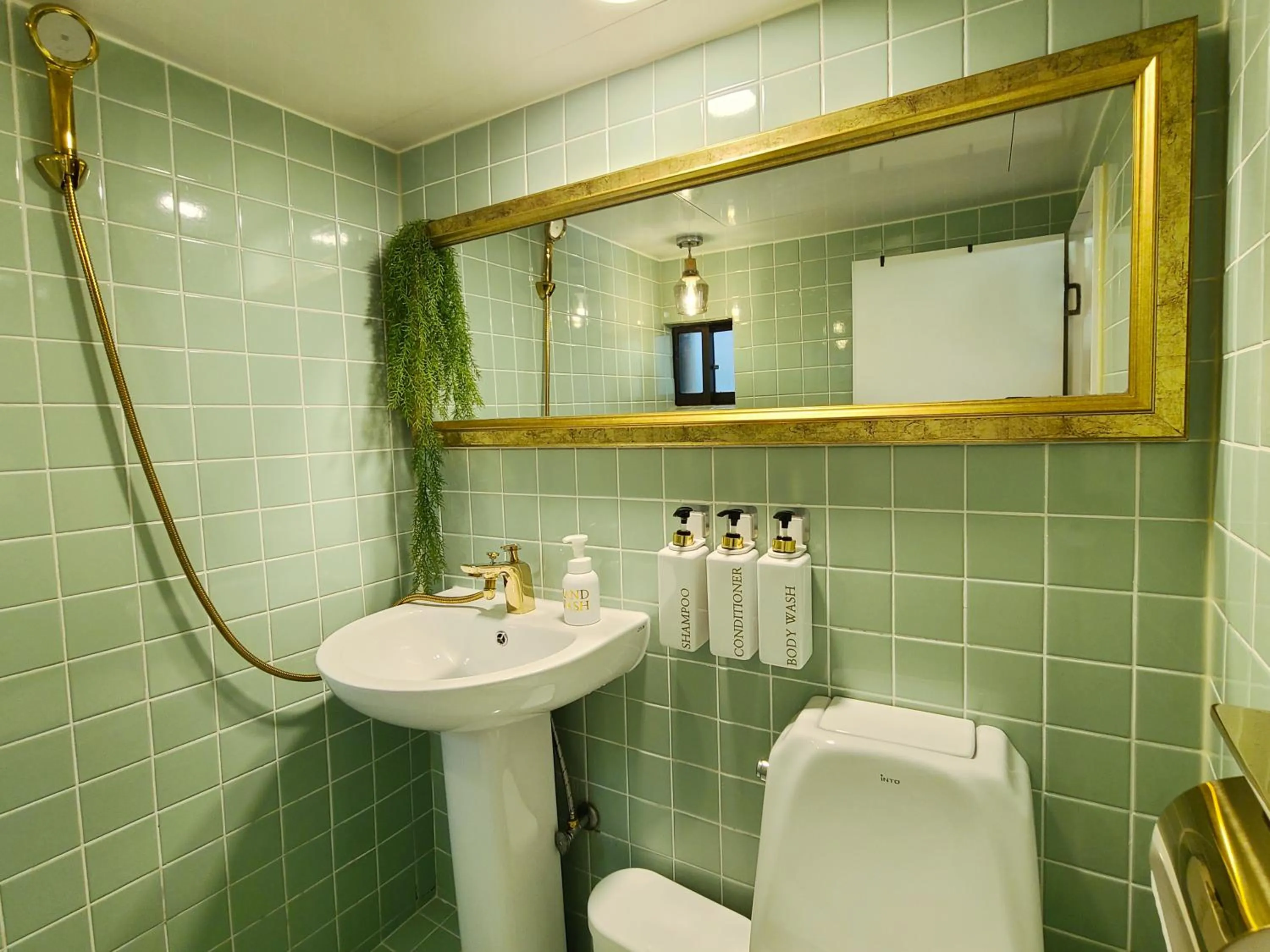 Shower in Batwo Stay - For foreigners only