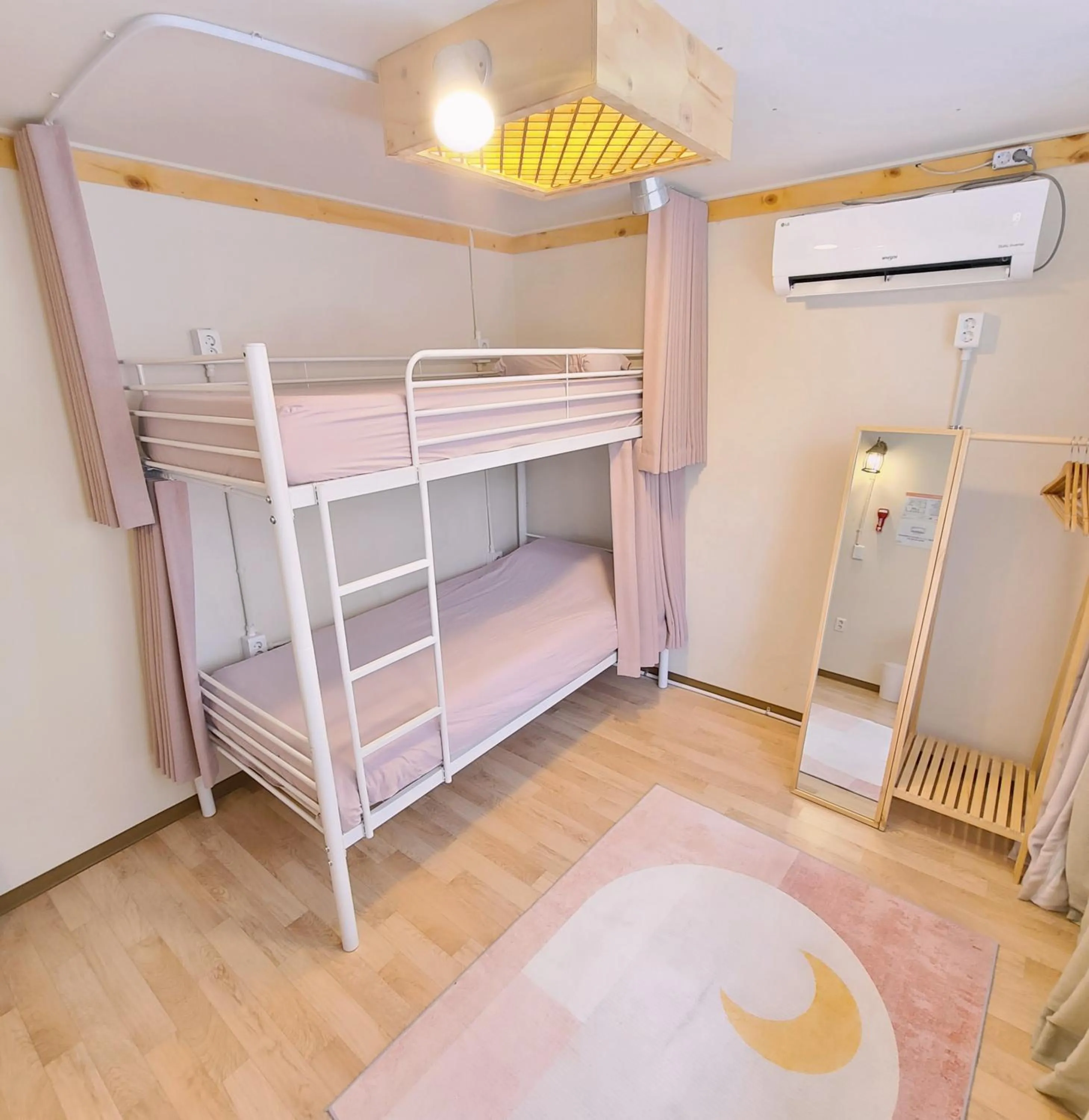 Photo of the whole room, Bed in Batwo Stay - For foreigners only