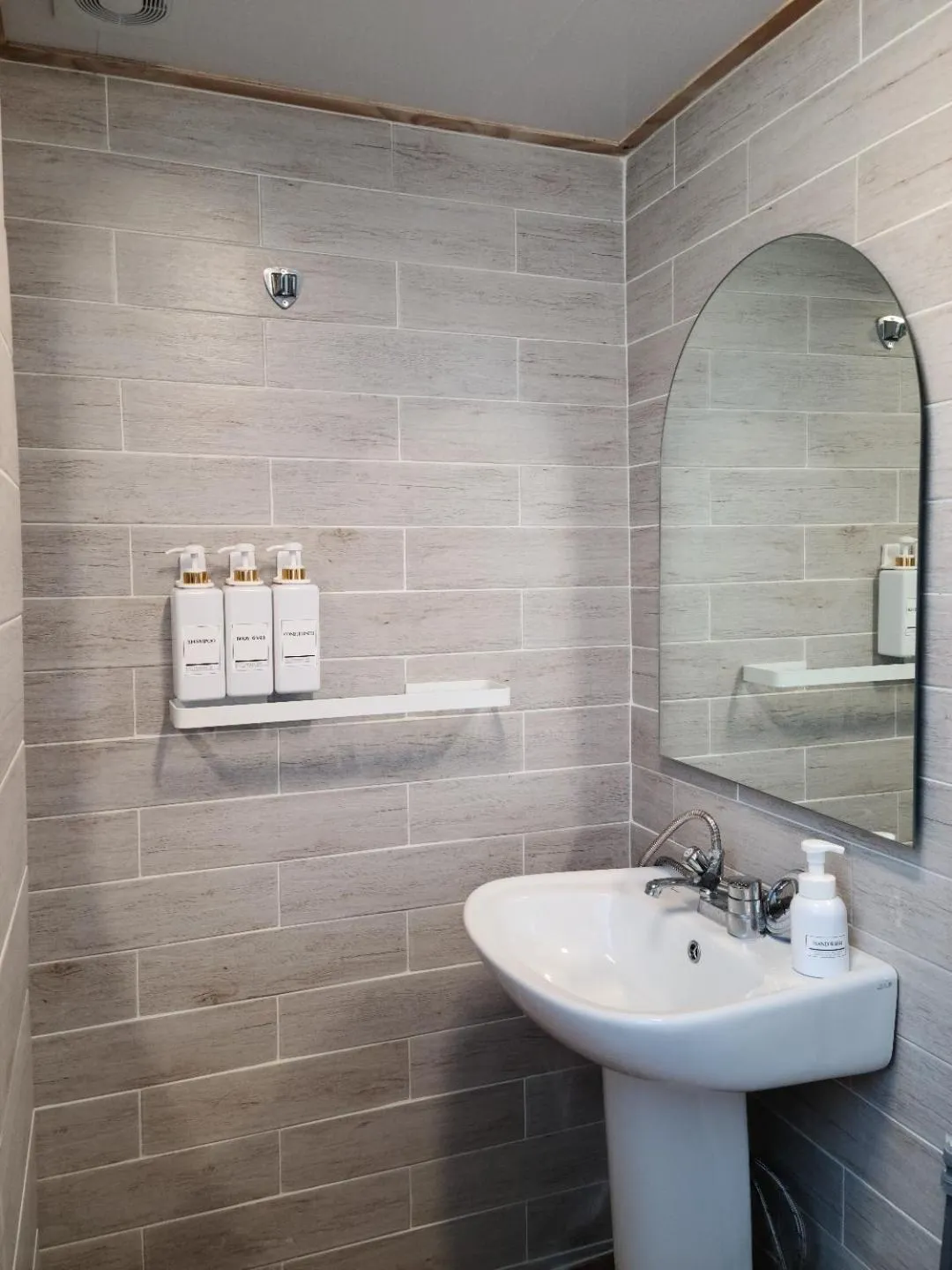 Shower in Batwo Stay - For foreigners only