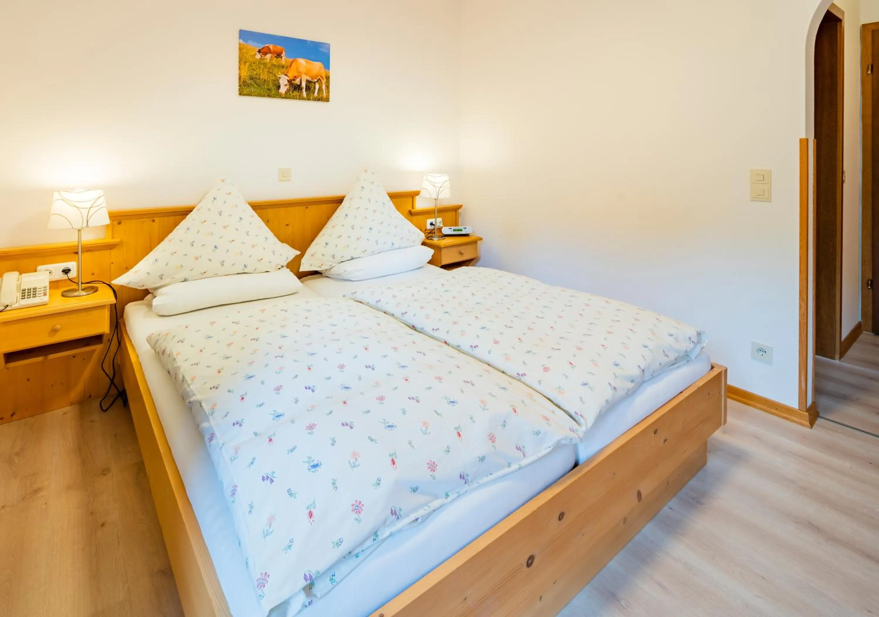 Photo of the whole room, Bed in Hotel-Pension-Ostler