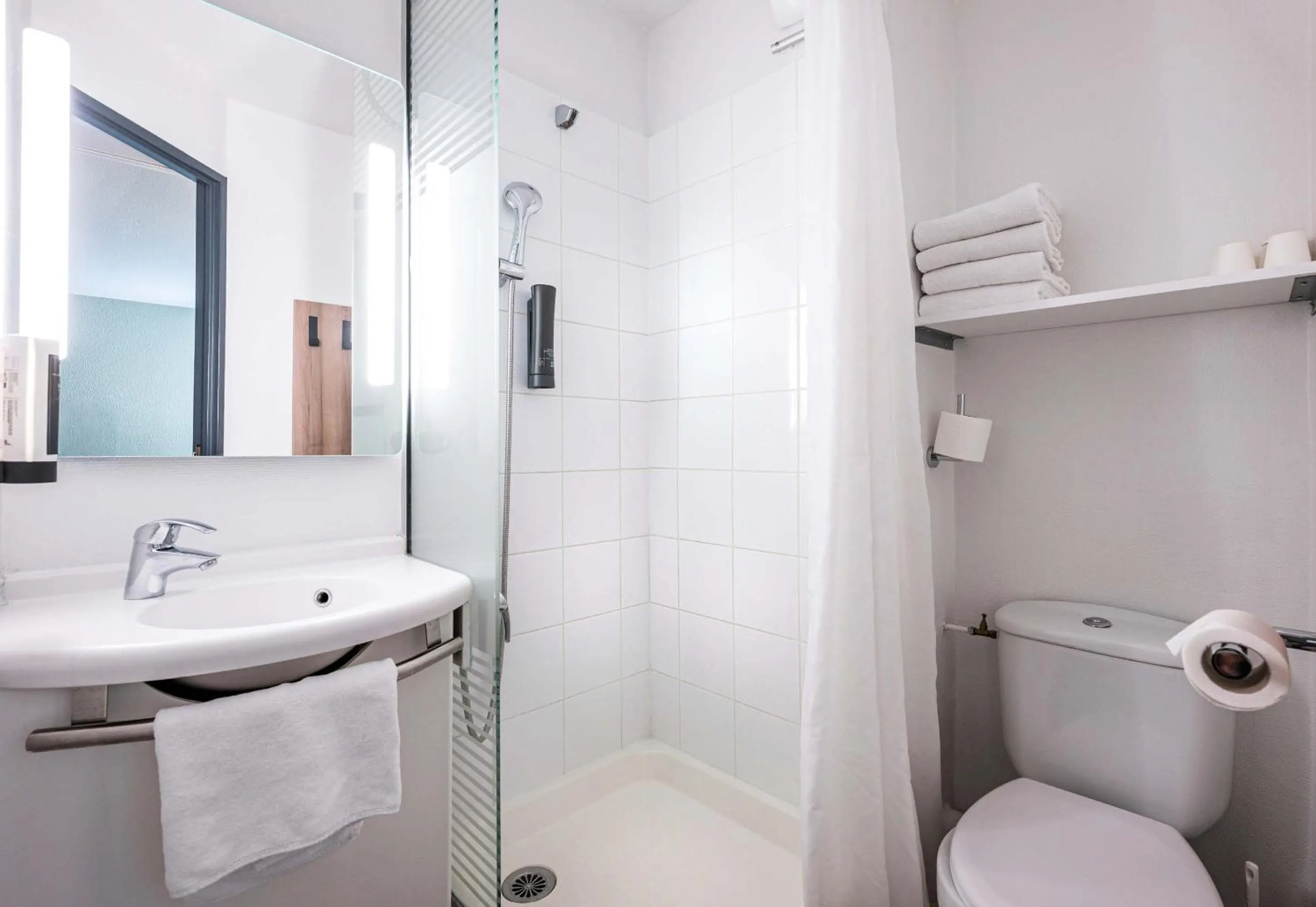 Bathroom in B&B HOTEL Annemasse Est