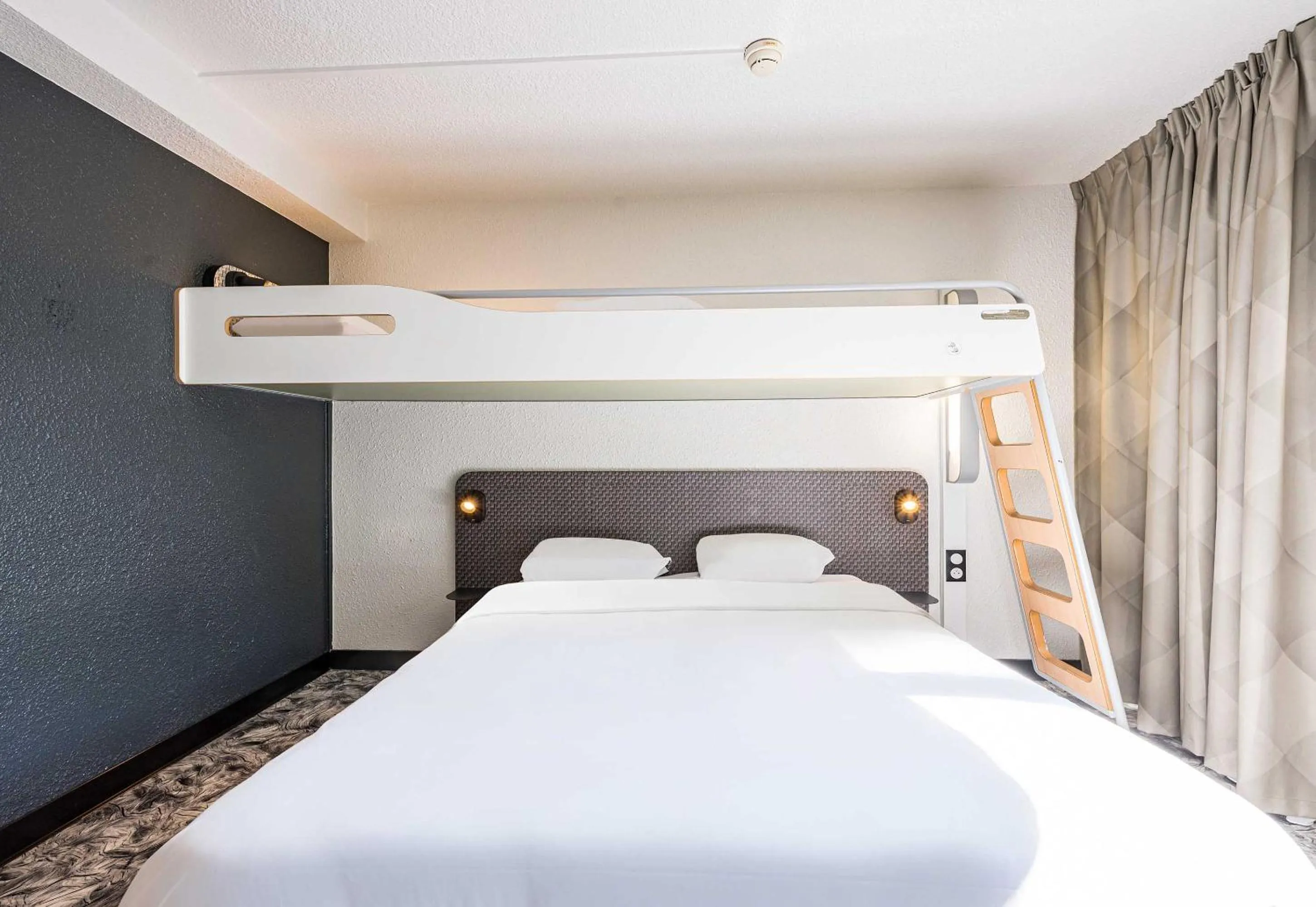 Bedroom, Bed in B&B HOTEL Annemasse Est