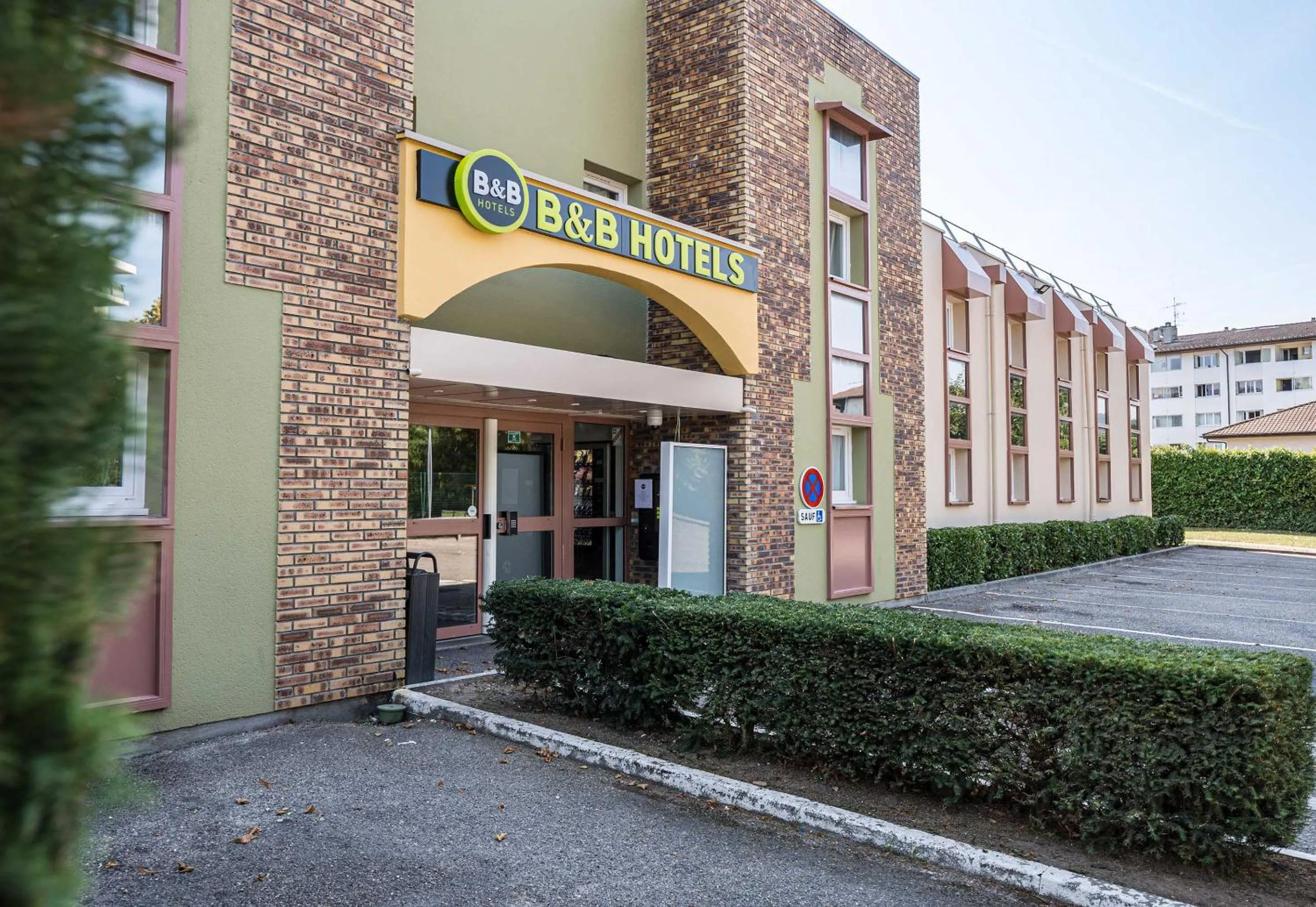 Facade/entrance in B&B HOTEL Annemasse Est