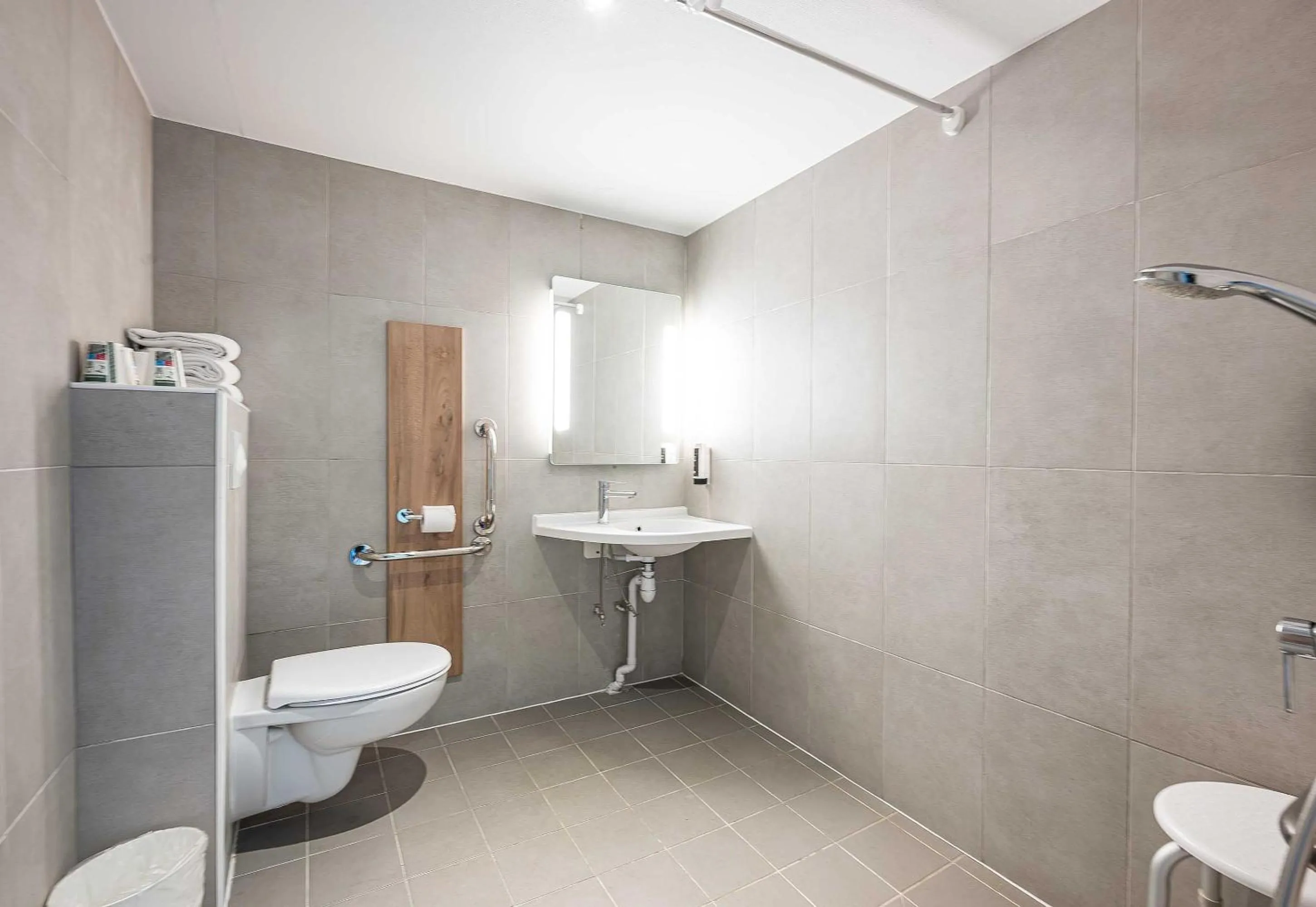 Bathroom in B&B HOTEL Annemasse Est