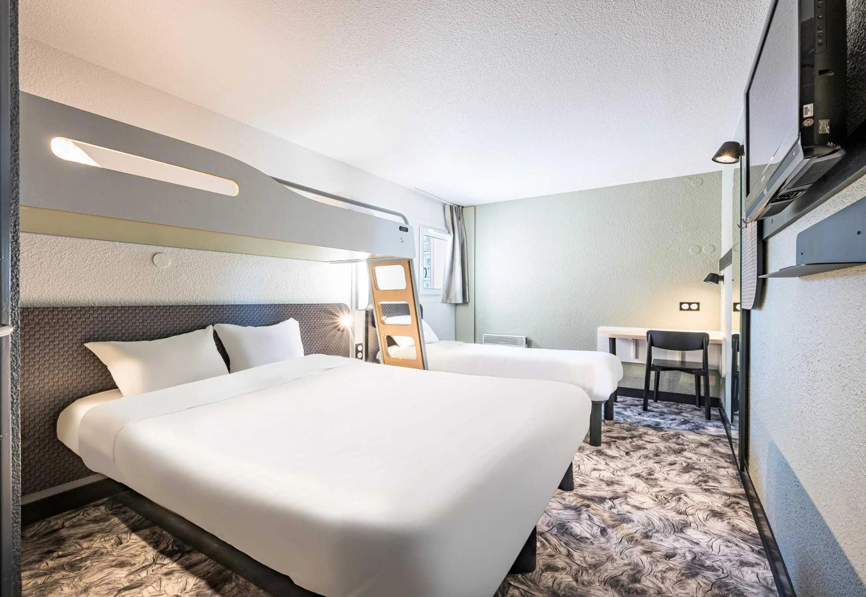 Photo of the whole room, Bed in B&B HOTEL Annemasse Est