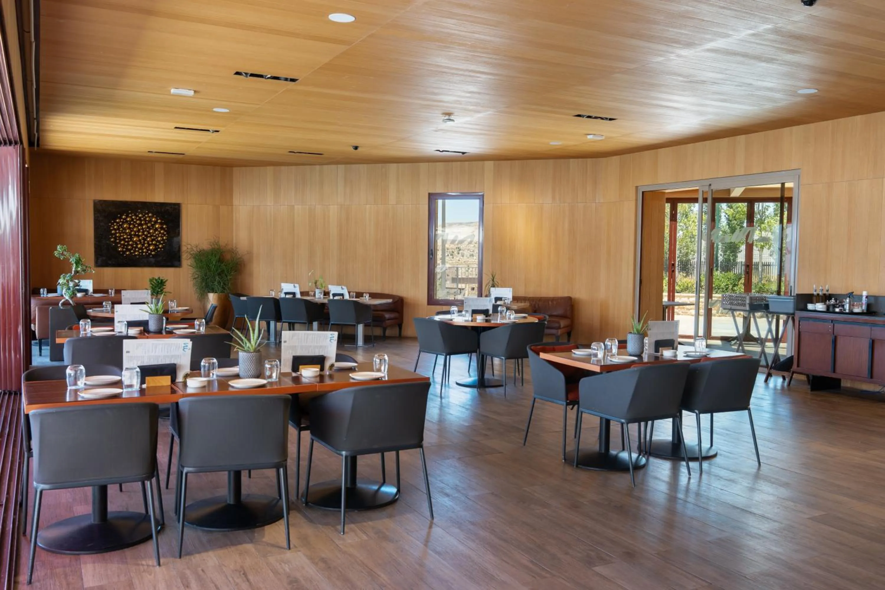 Restaurant/places to eat in Oakridge Hotel & Spa