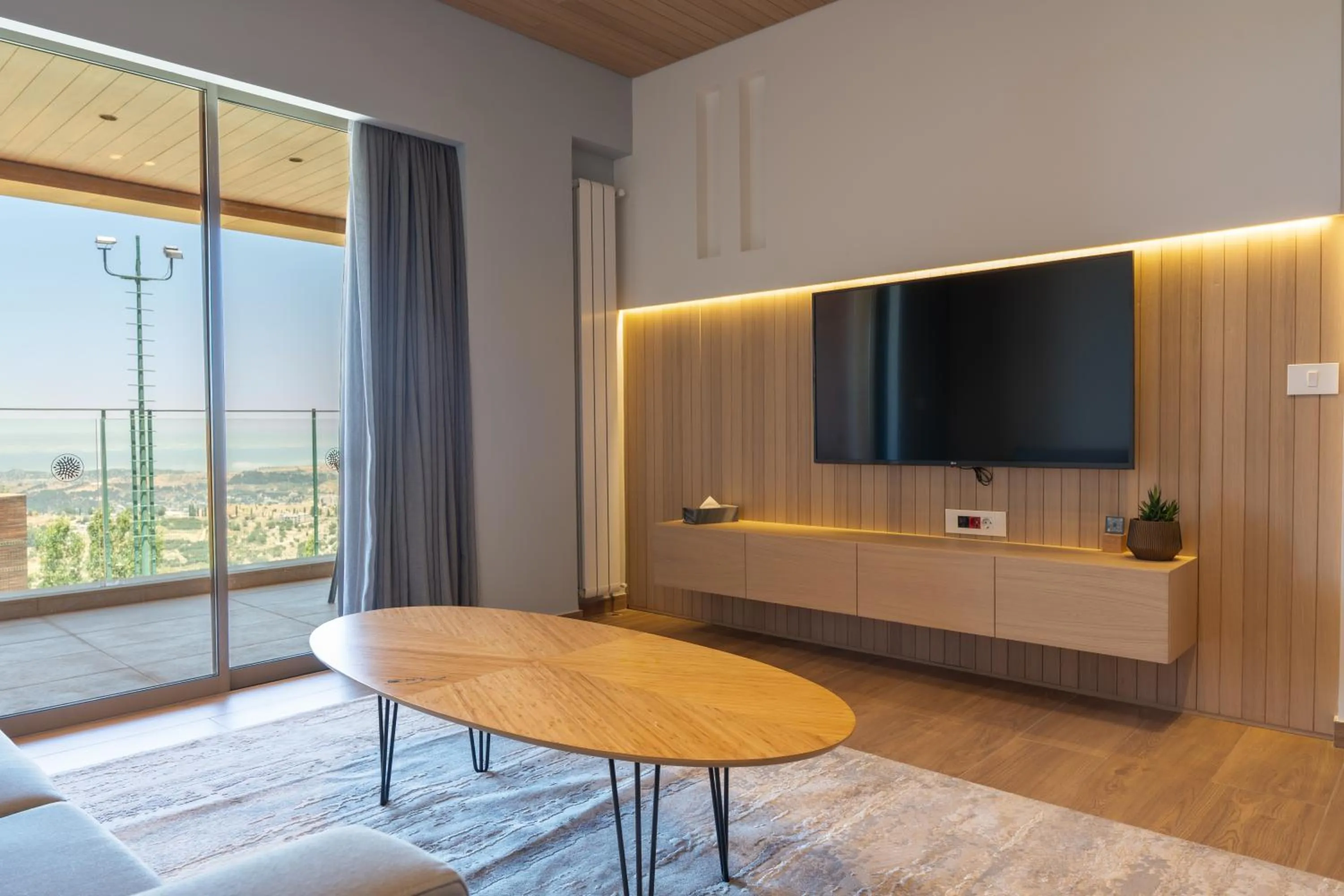 Communal lounge/ TV room in Oakridge Hotel & Spa