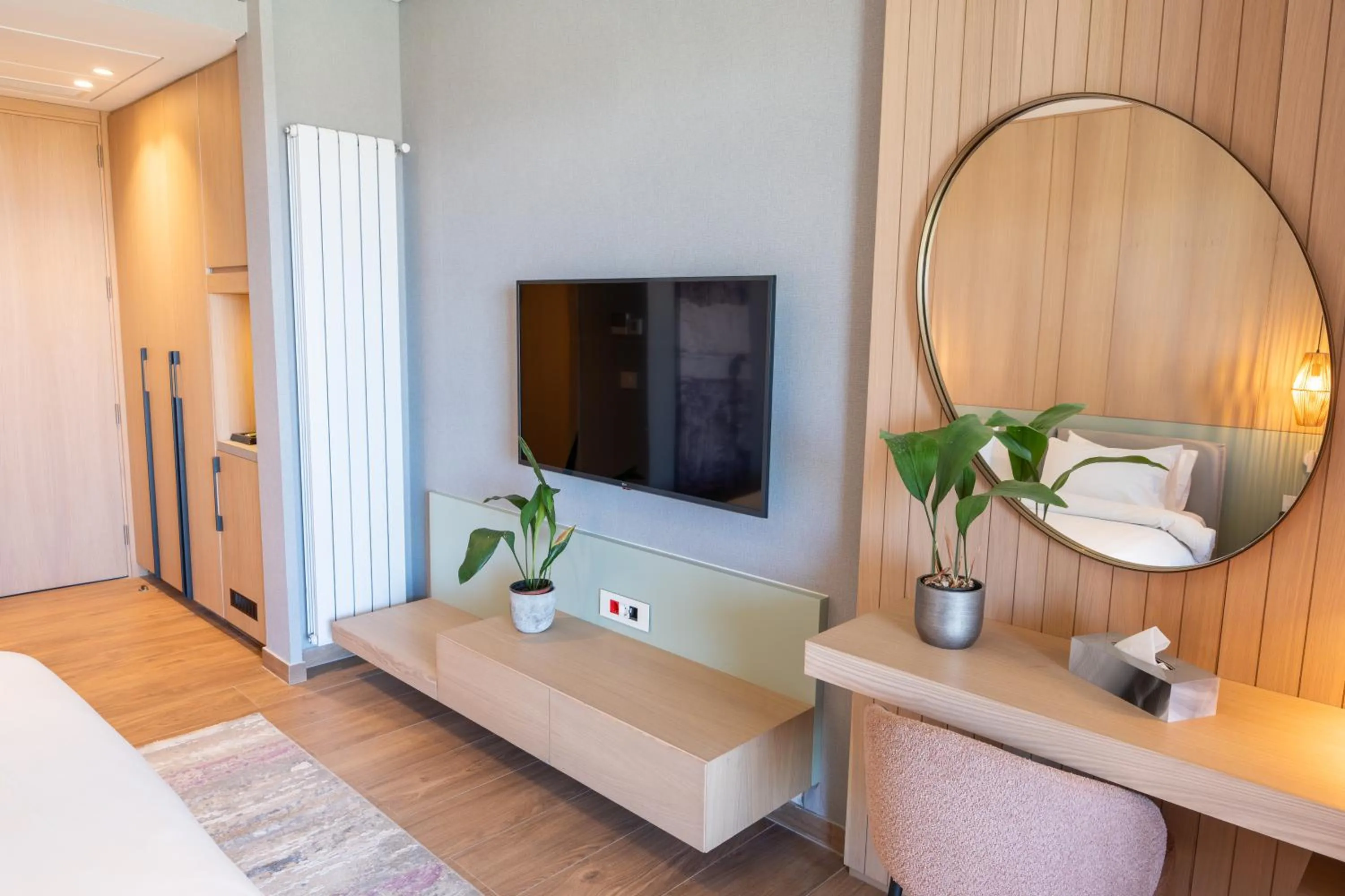 TV and multimedia, Bed in Oakridge Hotel & Spa