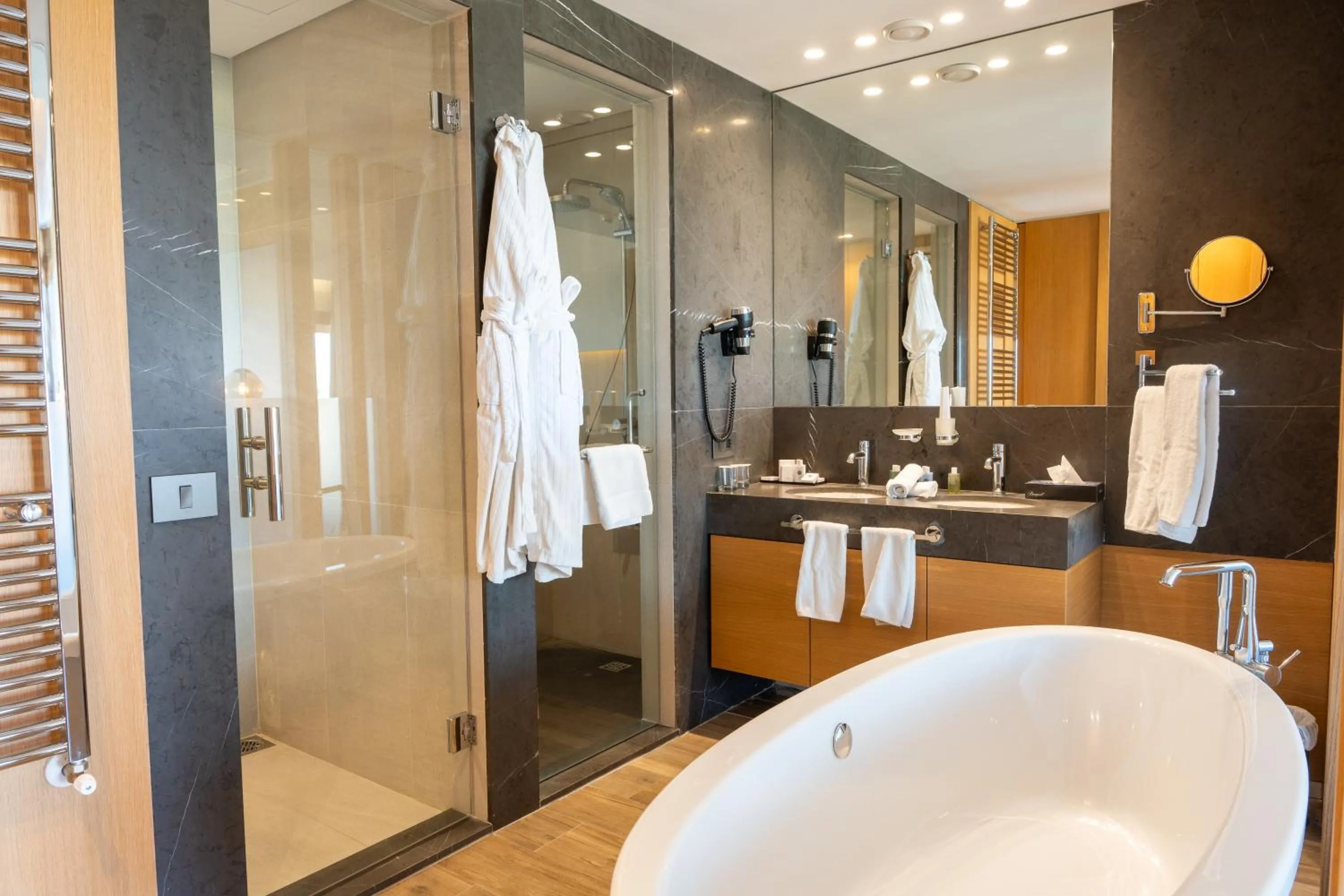 Bathroom in Oakridge Hotel & Spa