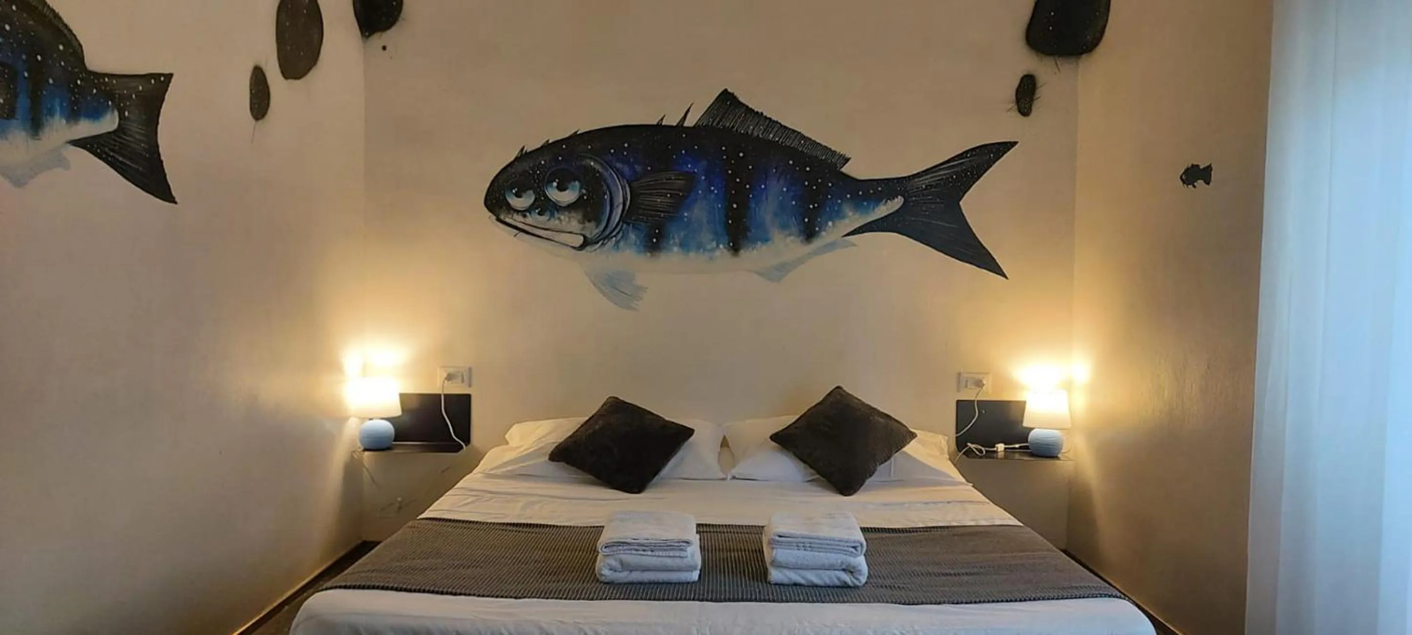 Bed in Street Art Inn Florence