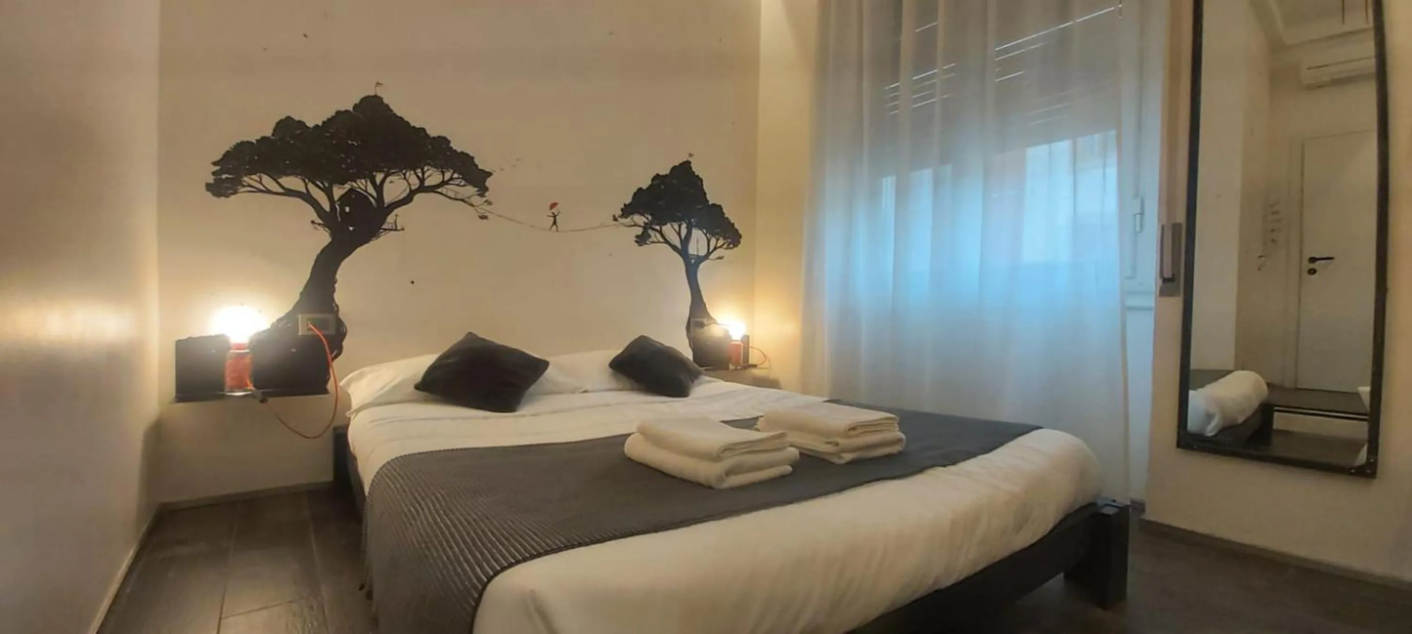 Bed in Street Art Inn Florence