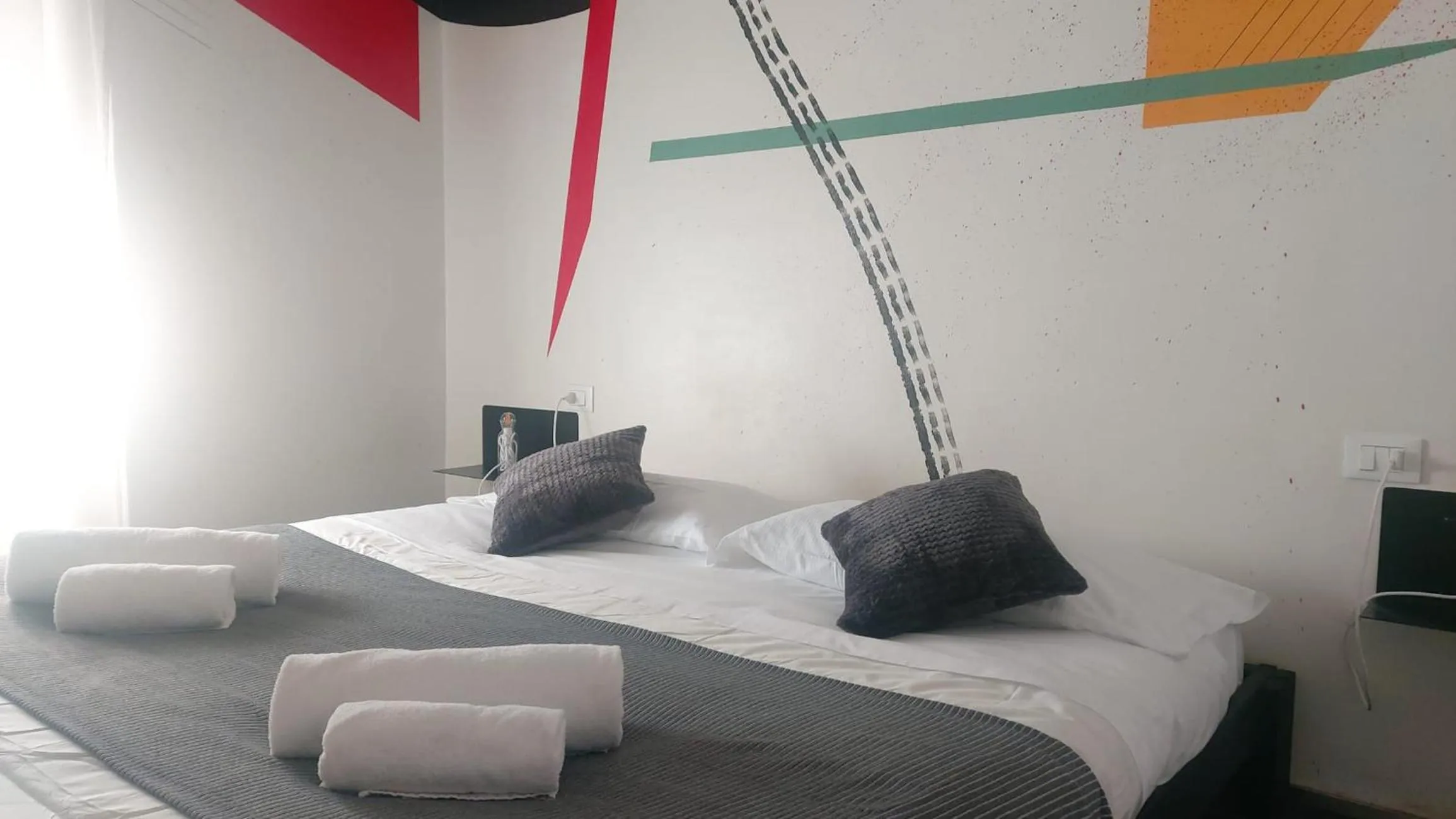 Bed in Street Art Inn Florence