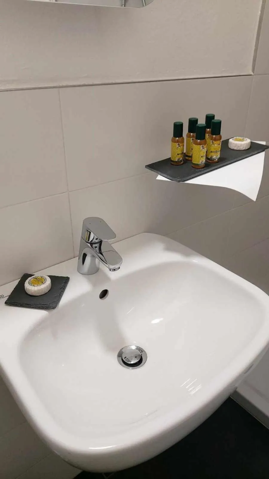 Bathroom in Street Art Inn Florence