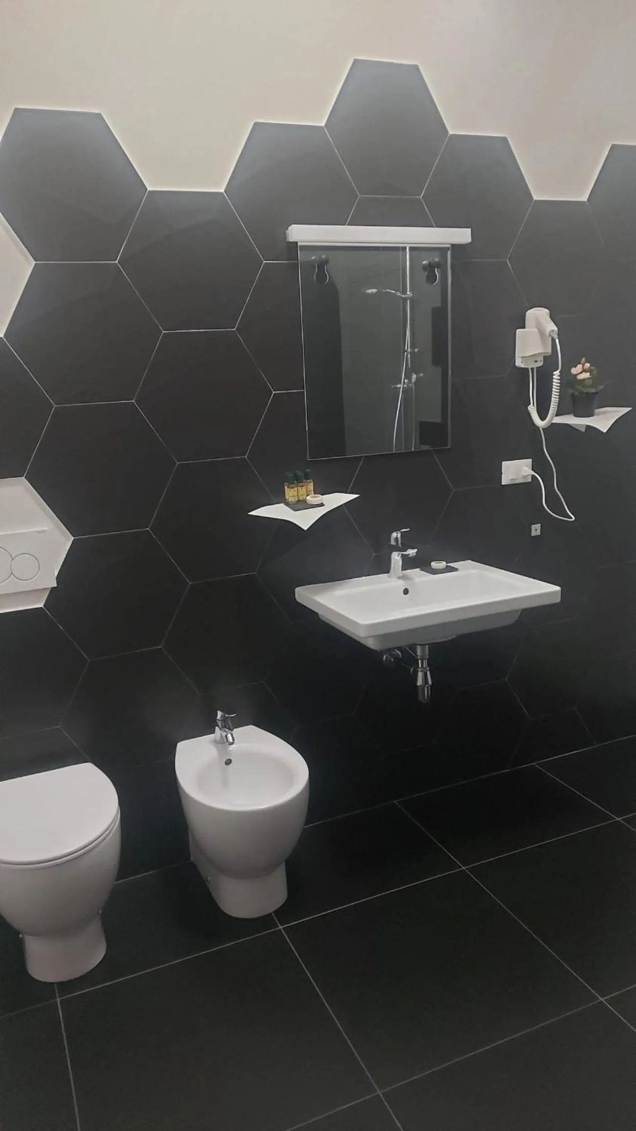 Shower in Street Art Inn Florence