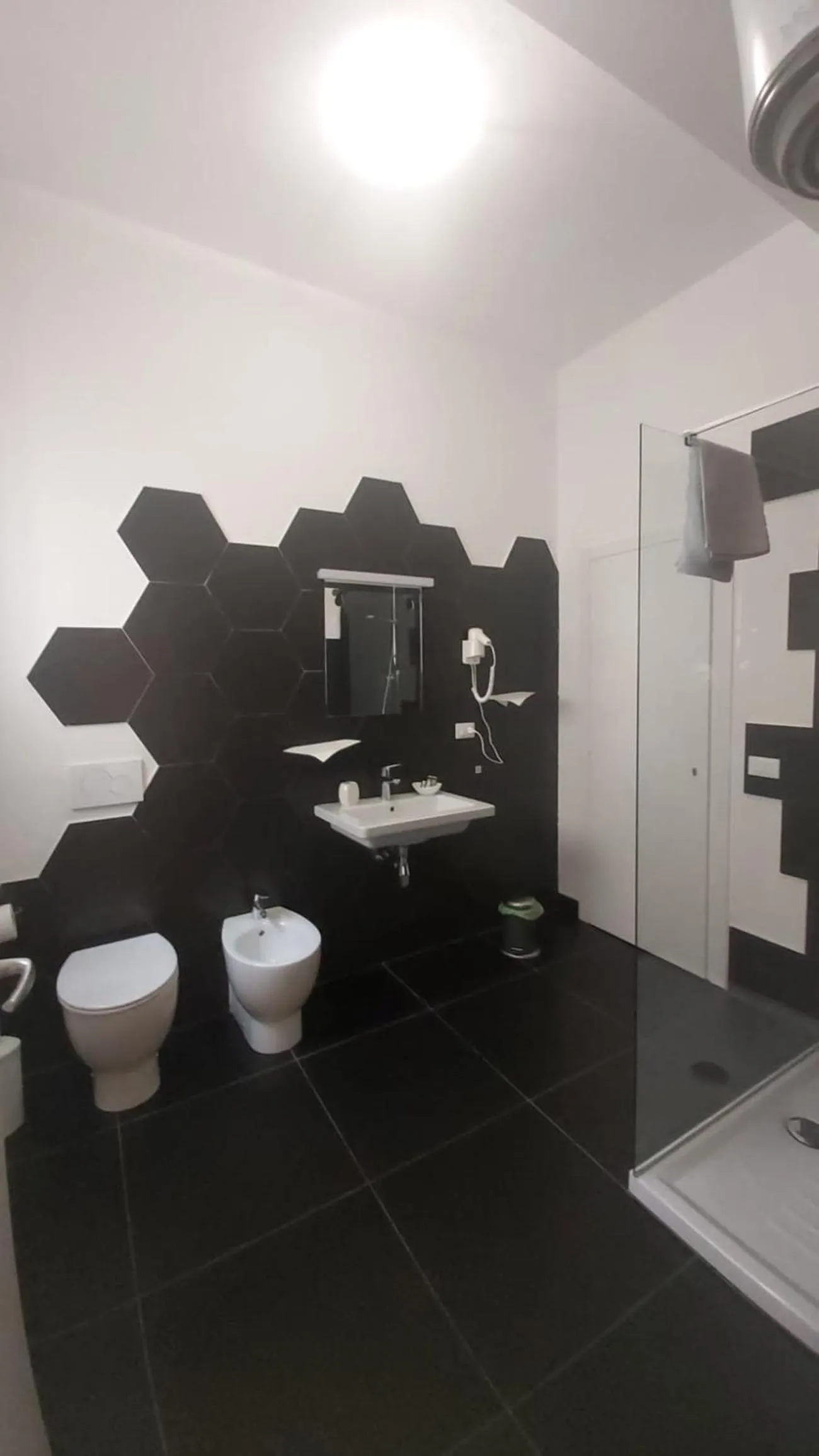 Shower in Street Art Inn Florence