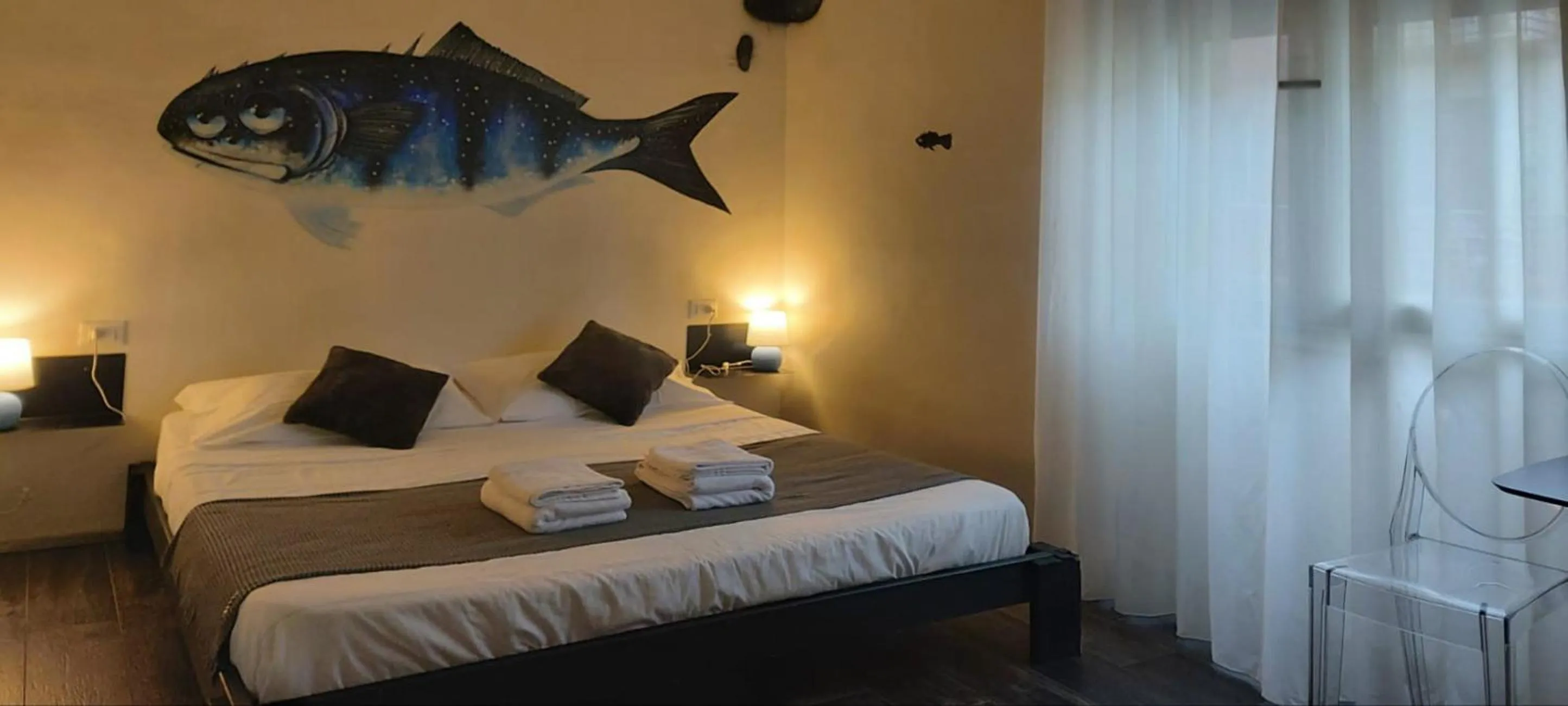 Bed in Street Art Inn Florence