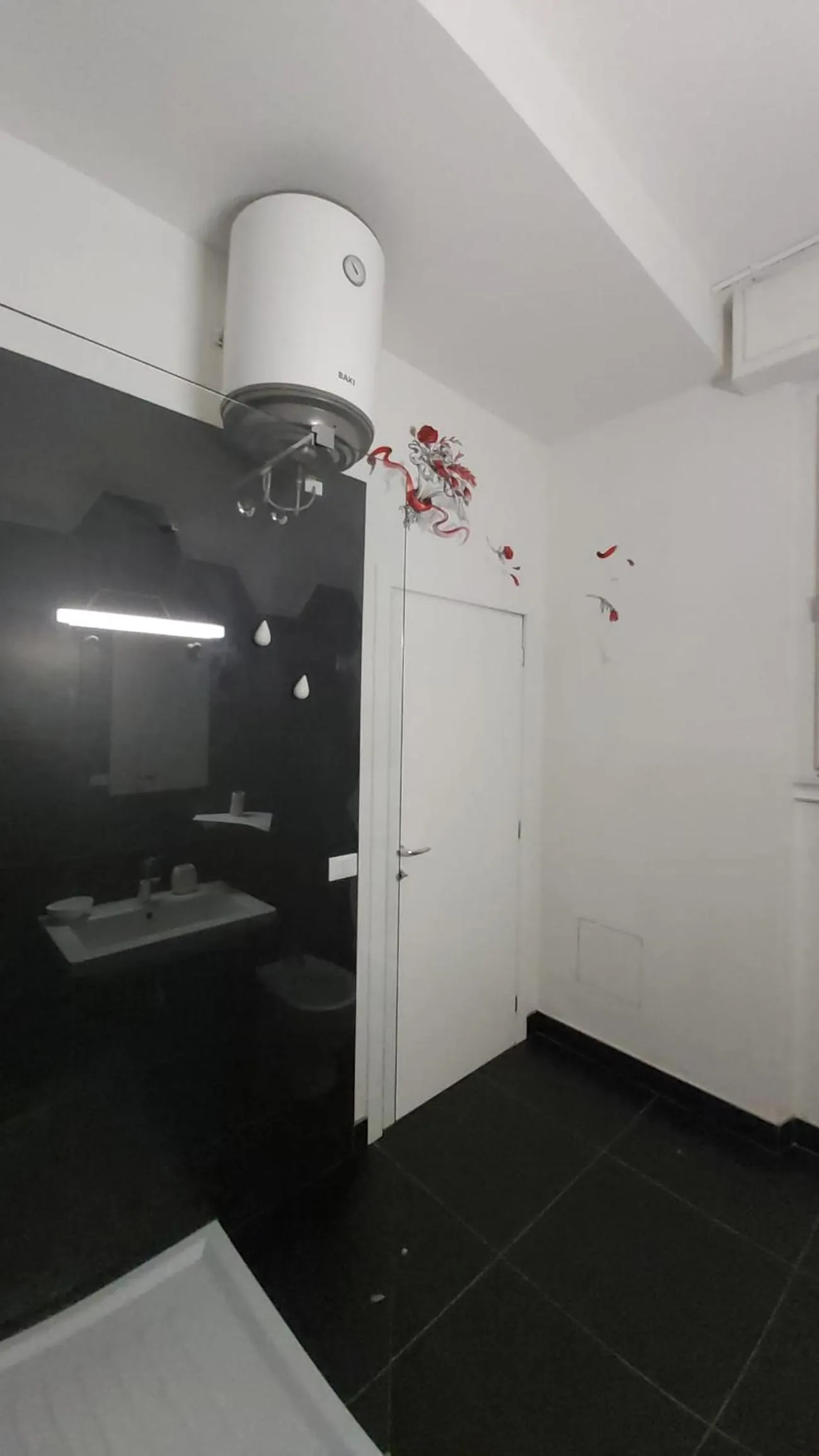 Shower in Street Art Inn Florence