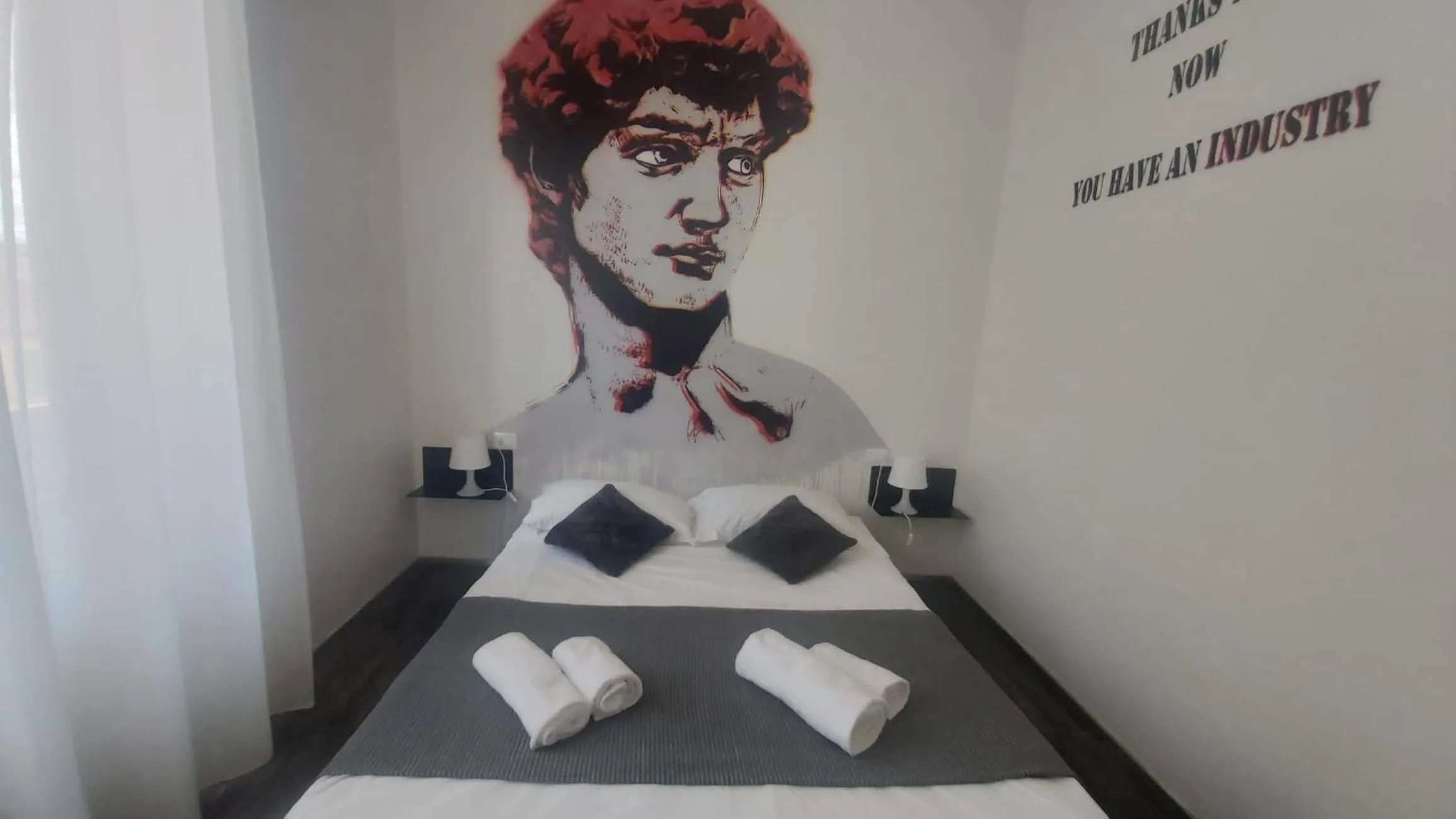 Bed in Street Art Inn Florence