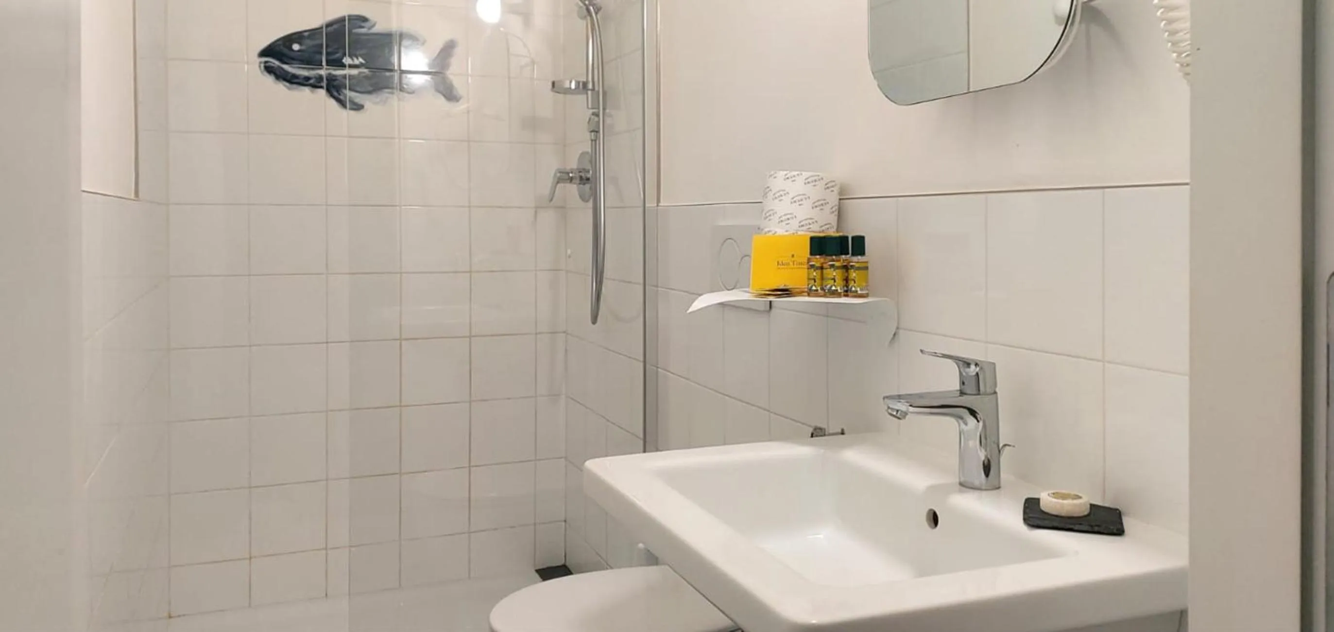 Shower in Street Art Inn Florence