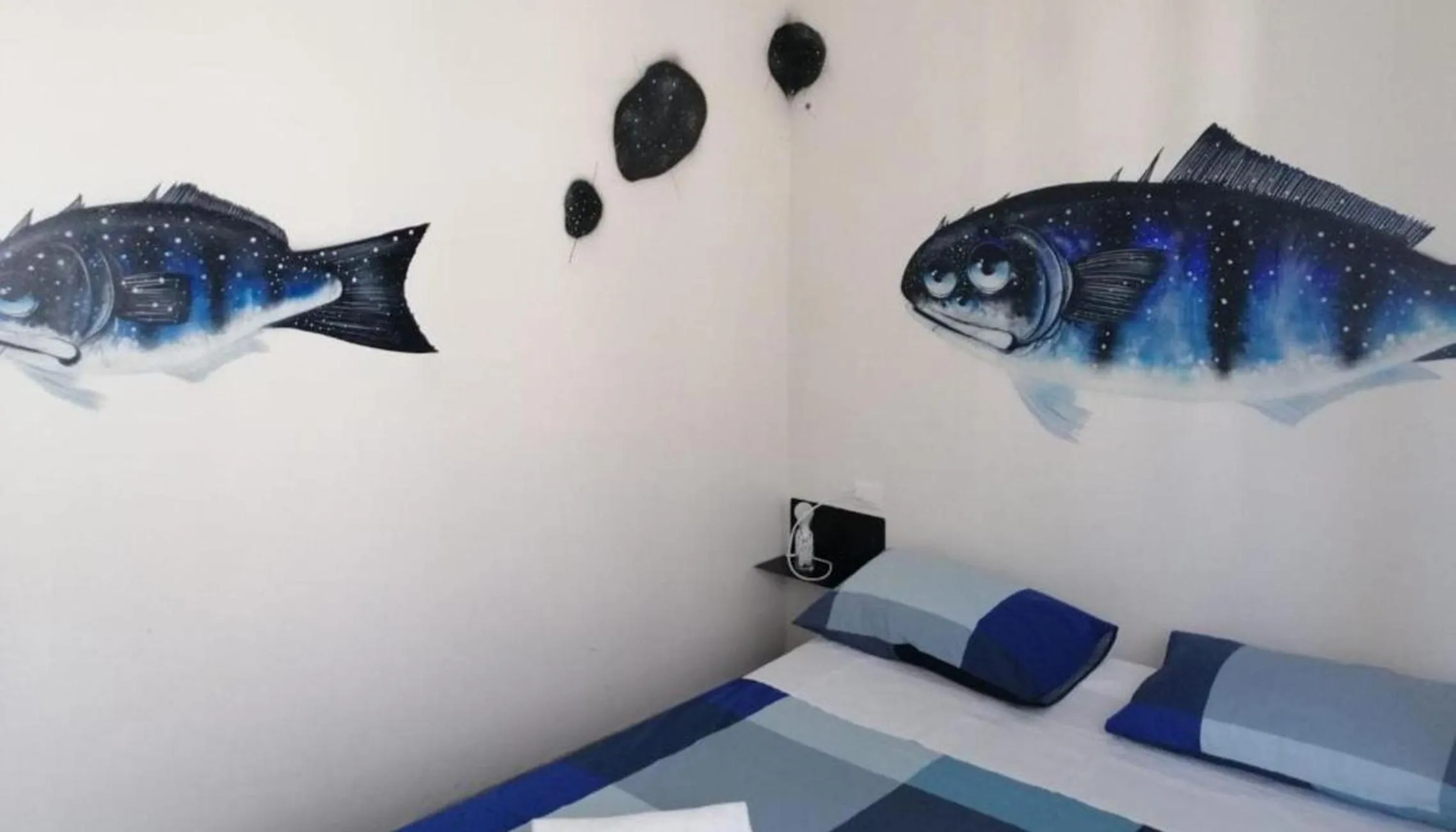 Bed in Street Art Inn Florence