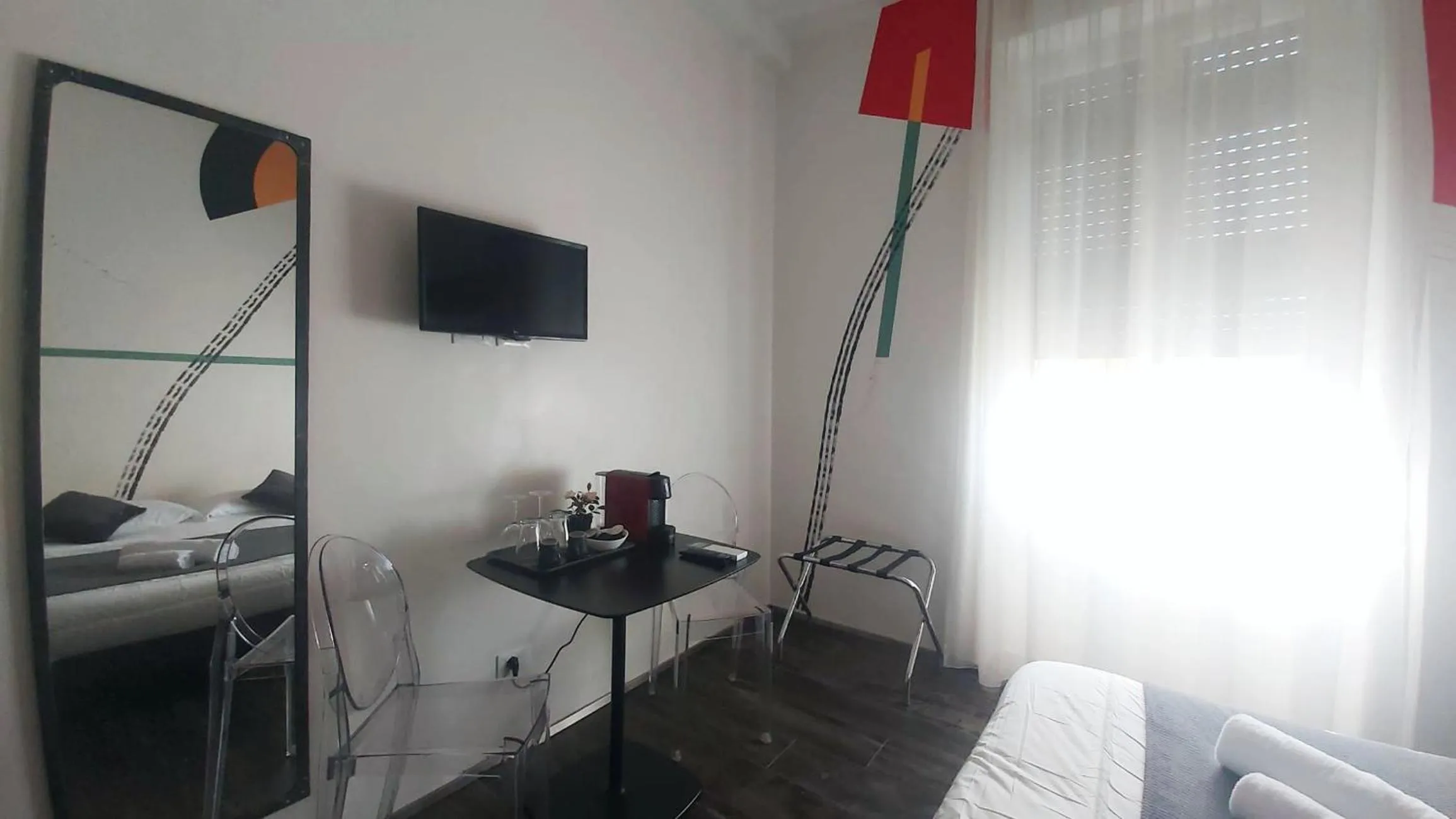 Bed in Street Art Inn Florence