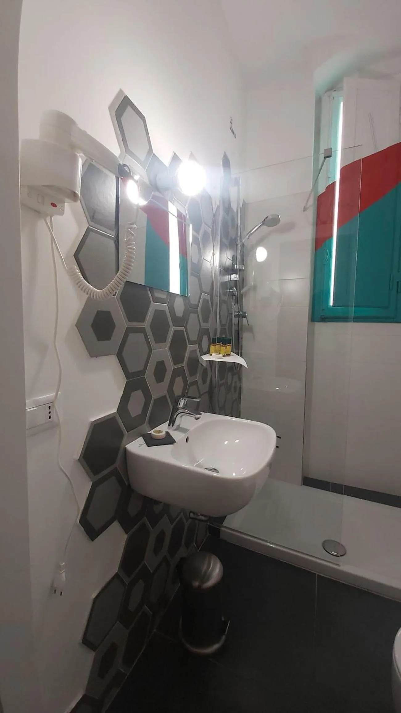 Shower in Street Art Inn Florence