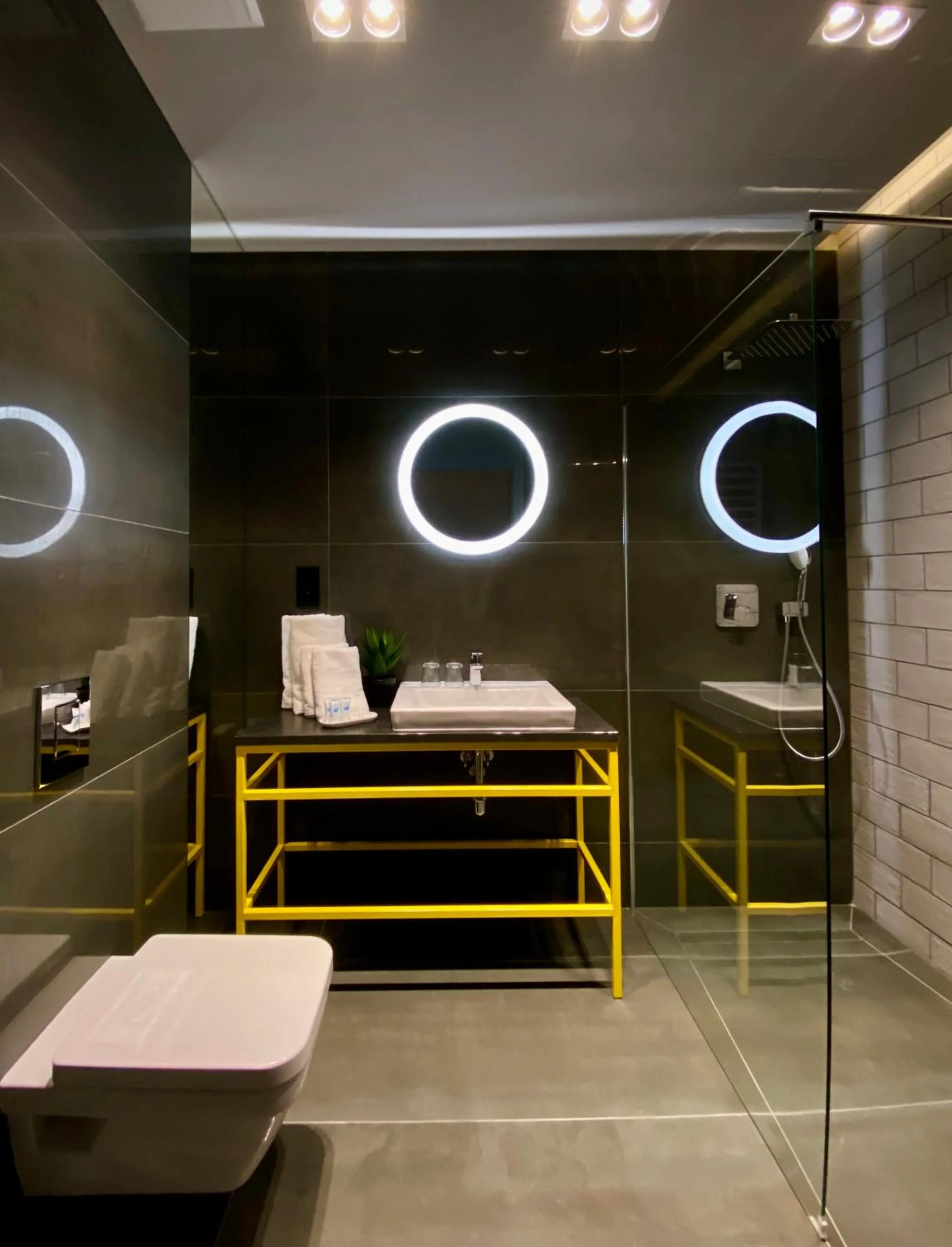 Bathroom in Aparts Hotel Radom