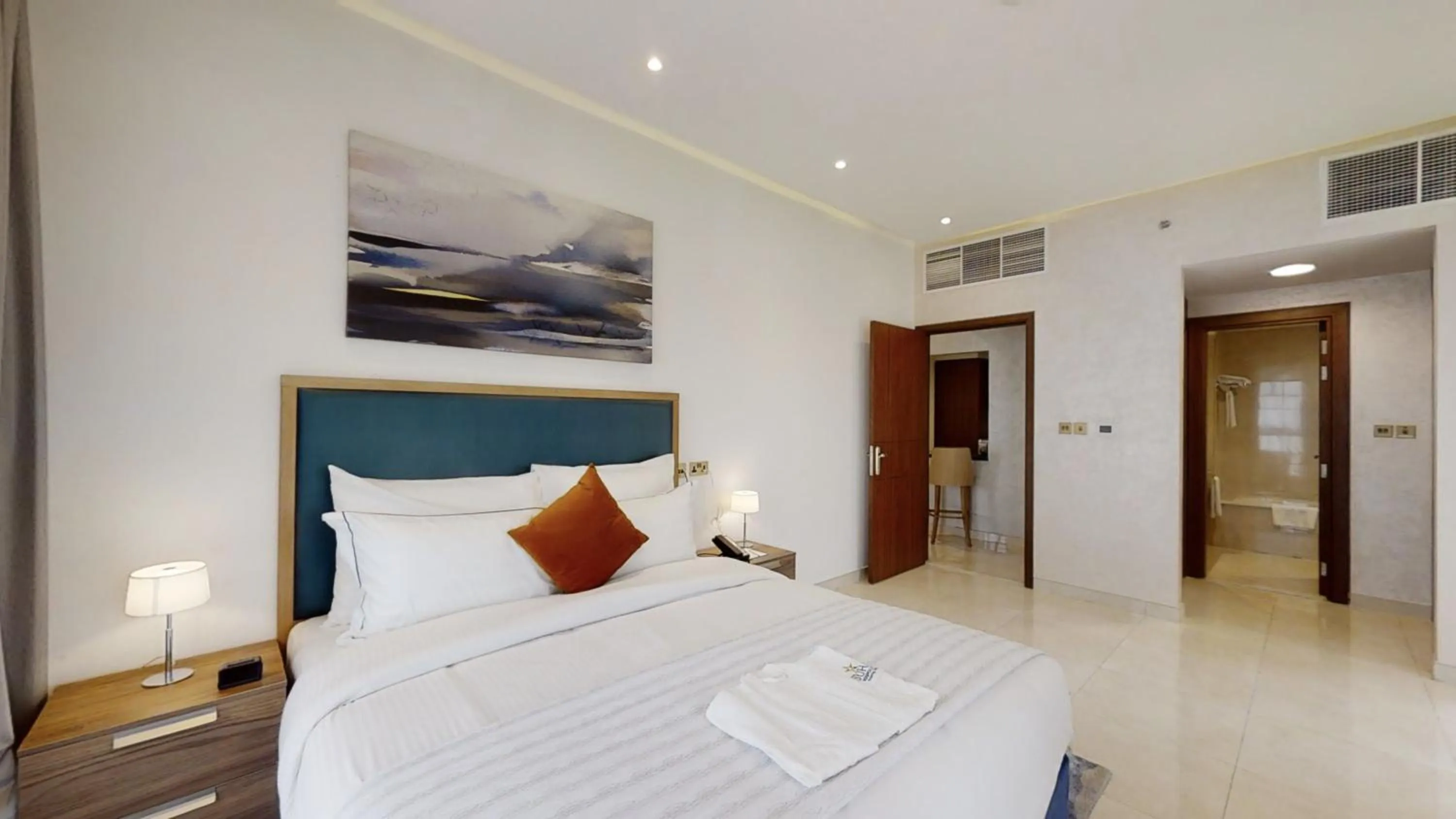 Bed in SUHA Creek Hotel Apartment, Waterfront Jaddaf, Dubai