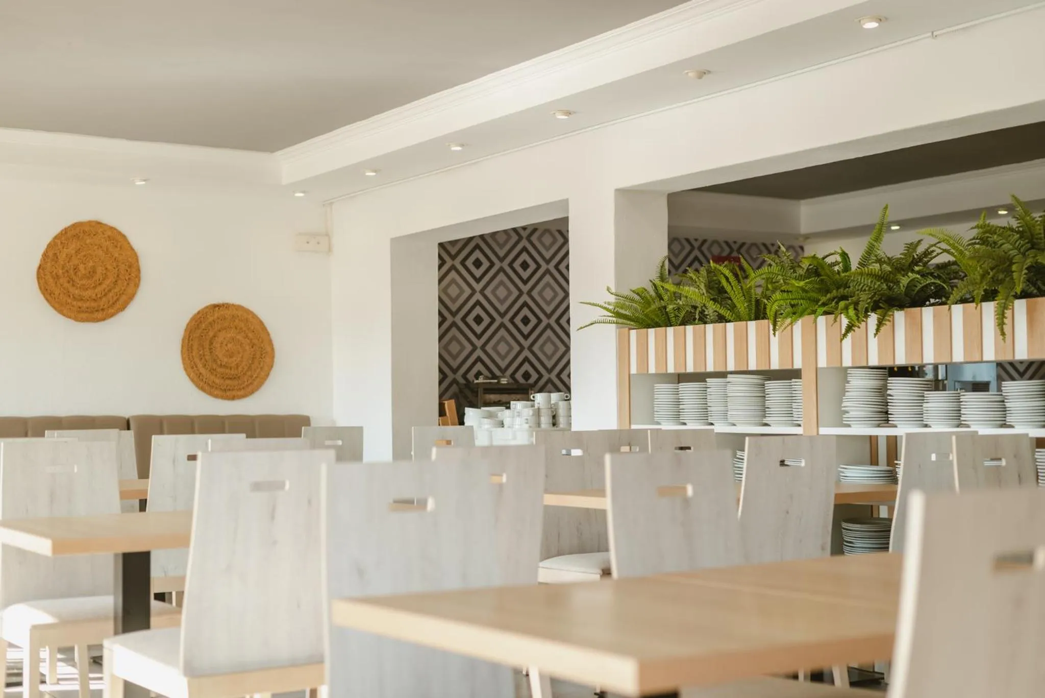 Restaurant/places to eat in Hotel LLITERAS