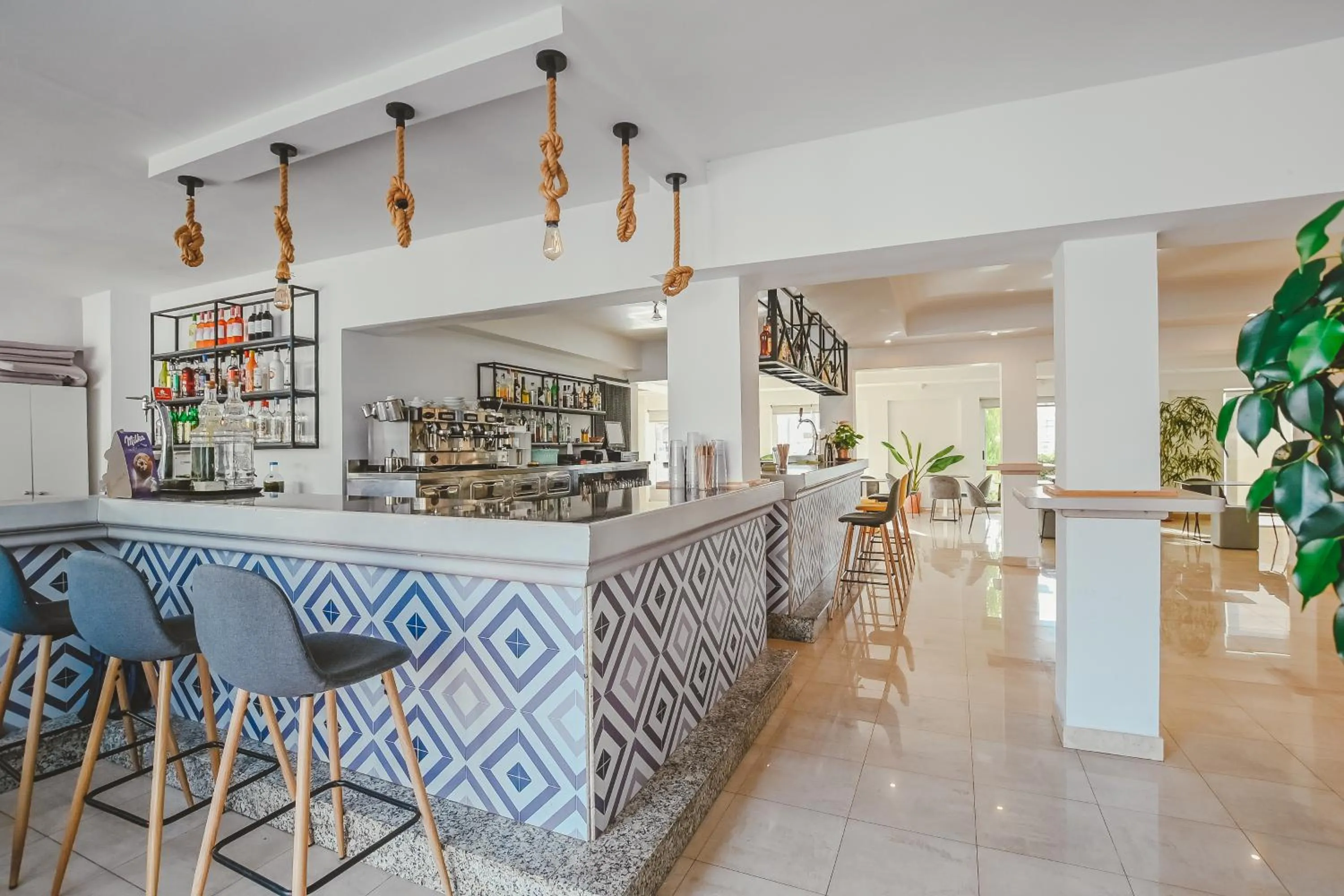 Restaurant/places to eat in Hotel LLITERAS