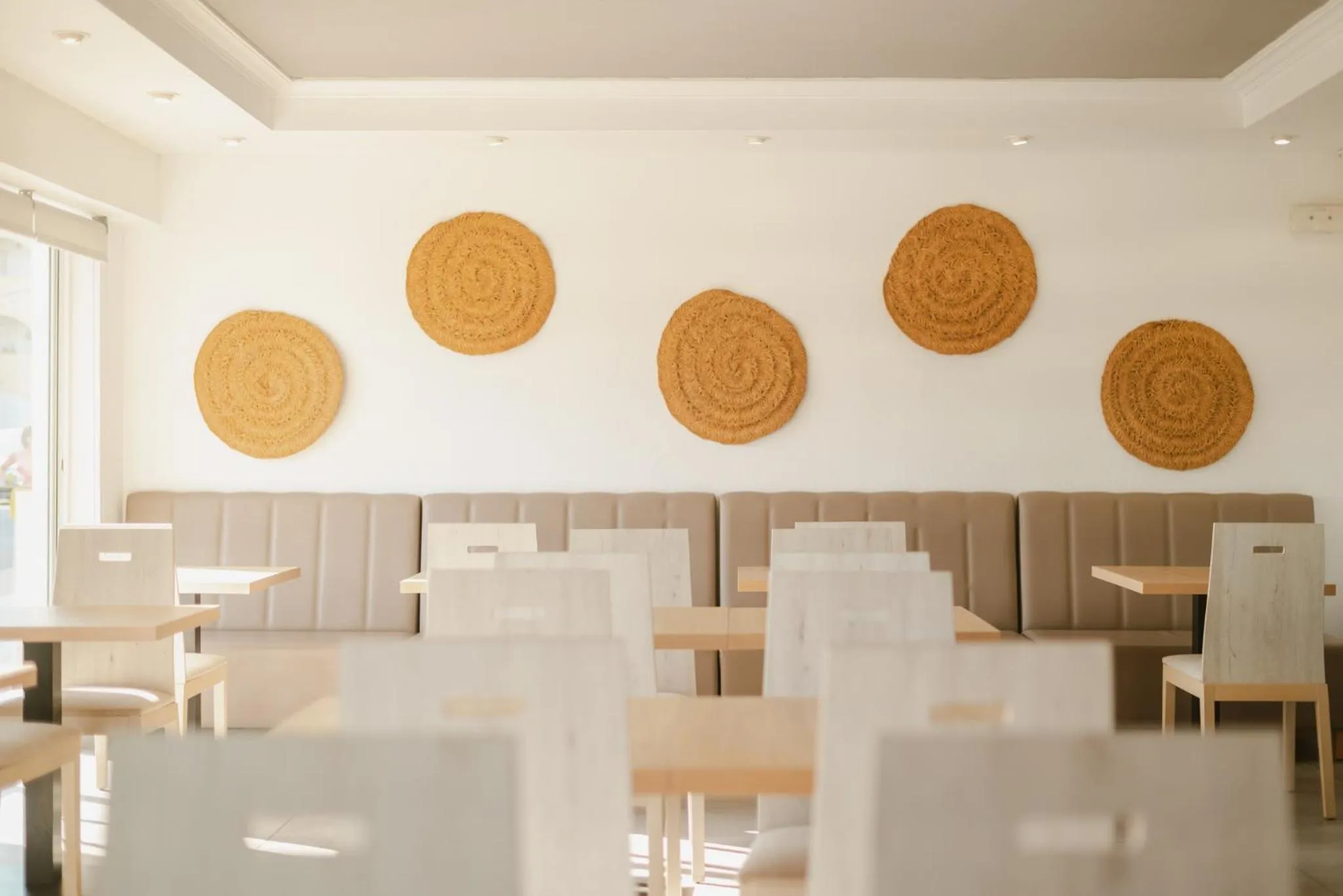 Restaurant/places to eat in Hotel LLITERAS