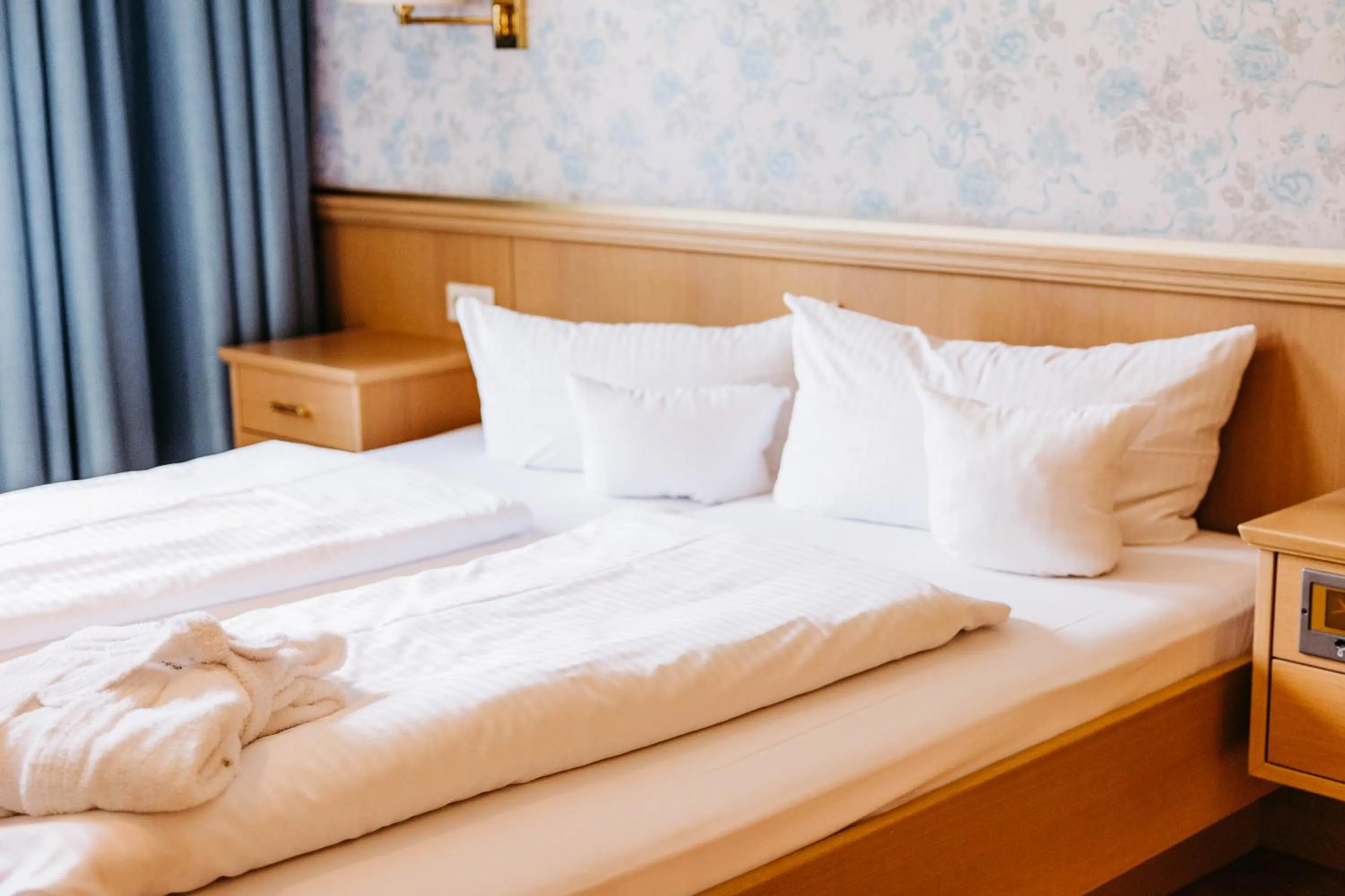 Photo of the whole room, Bed in Berghotel Hoher Knochen - Ruhe & Natur