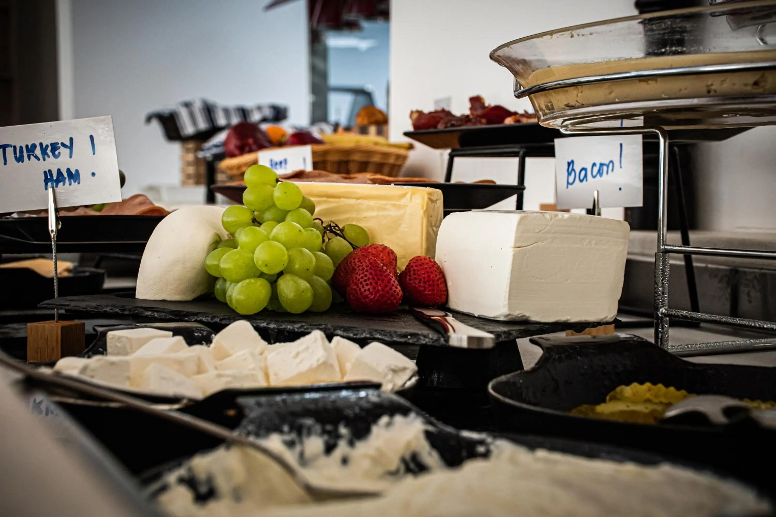 Breakfast in SUHA Mina Rashid Hotel Apartments