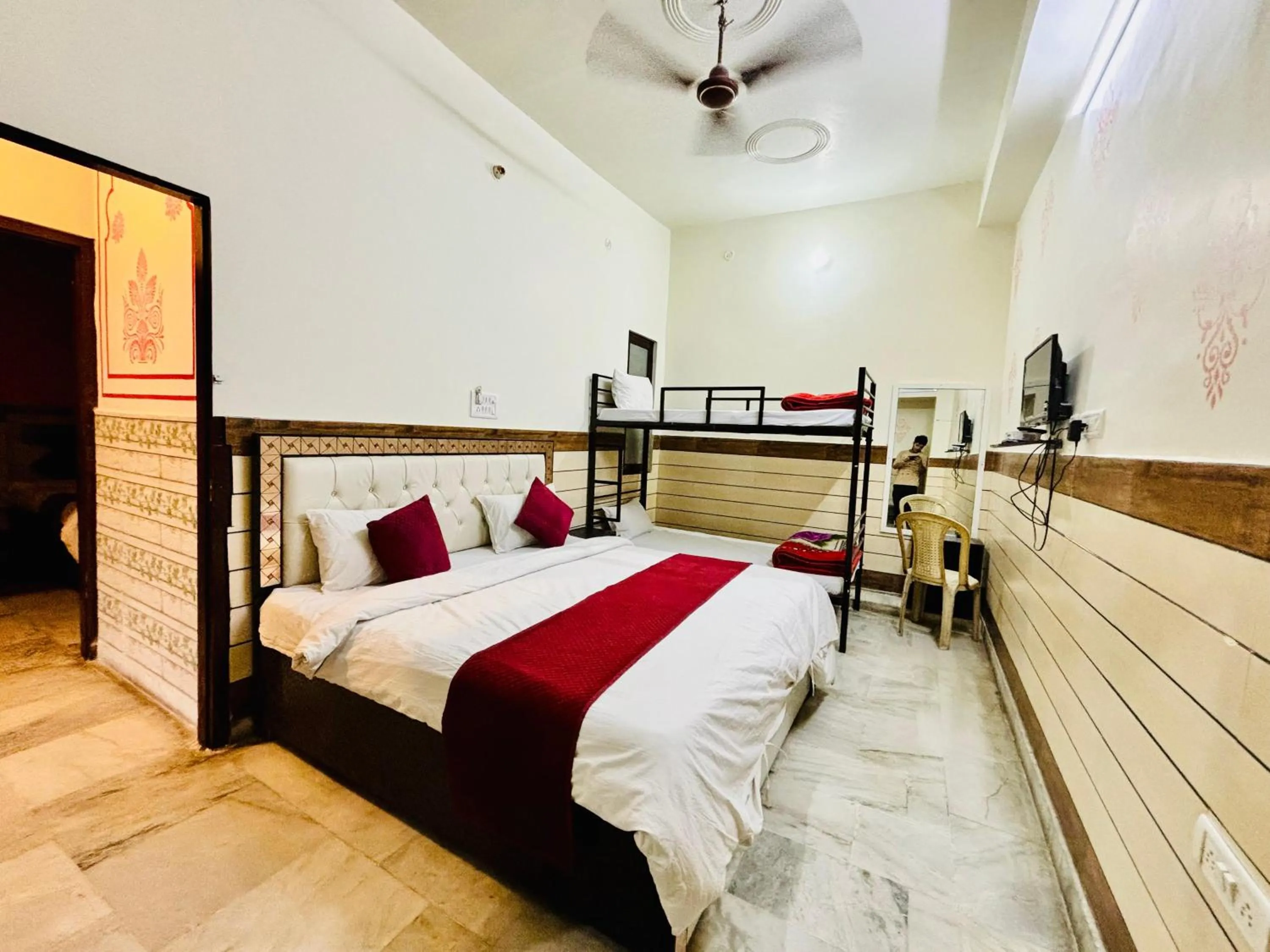 Bed in Hotel Royal Pinkcity