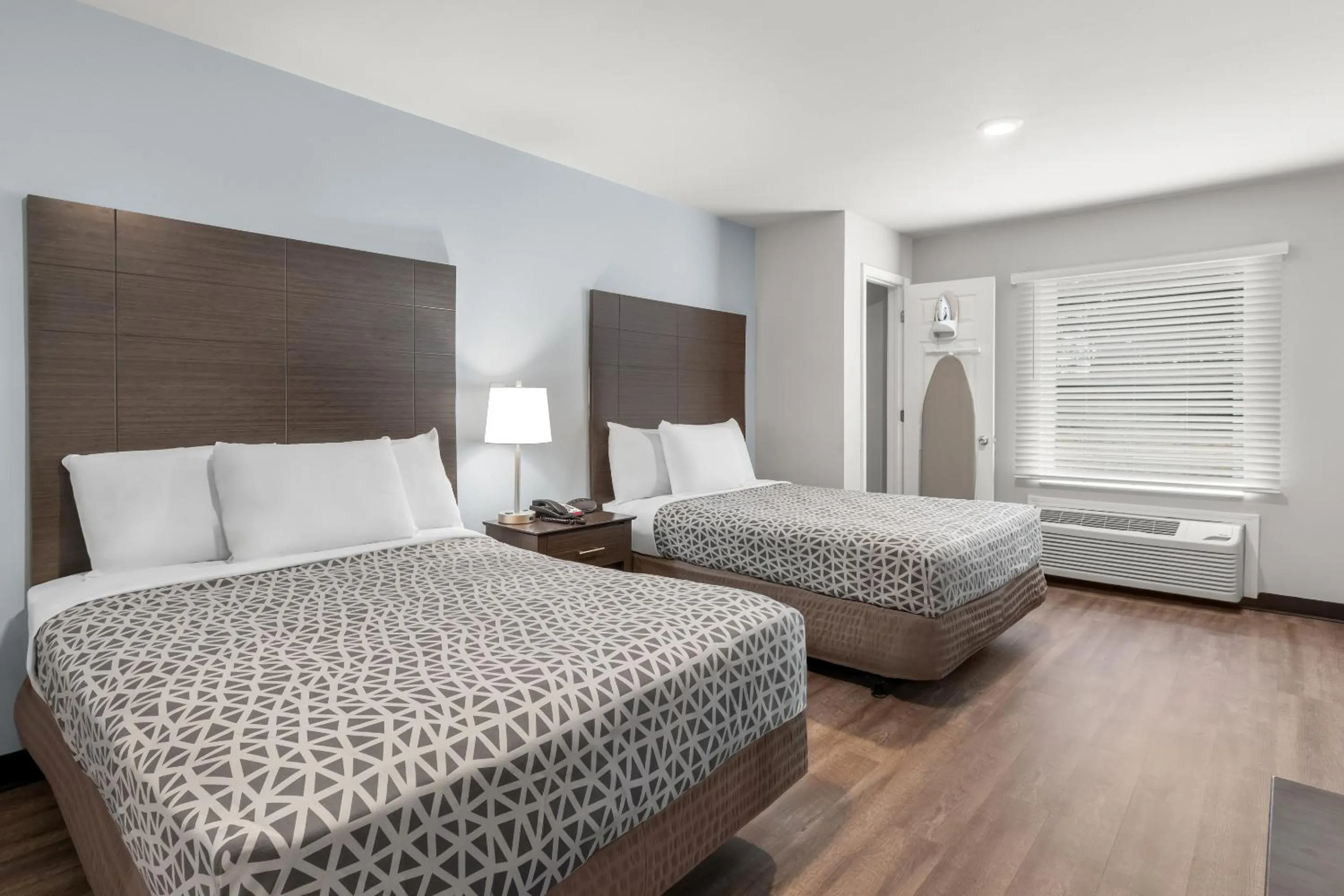 Bedroom, Bed in WoodSpring Suites Atlanta Airport