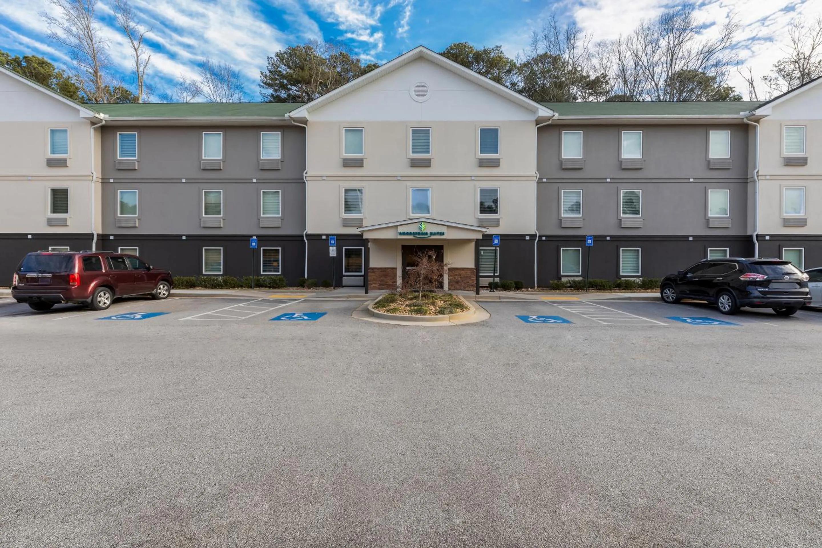 Property building in WoodSpring Suites Atlanta Airport