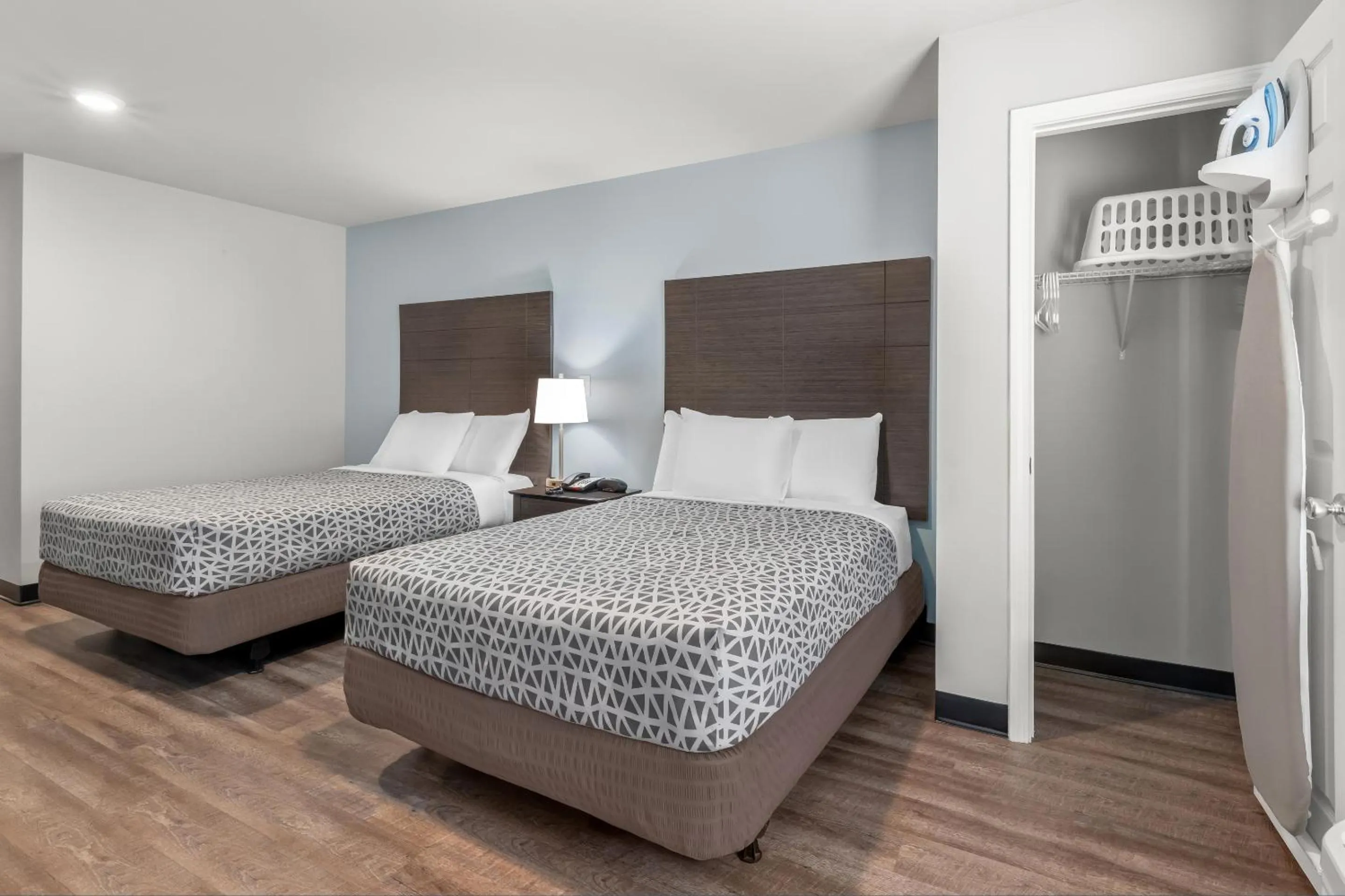 Bedroom, Bed in WoodSpring Suites Atlanta Airport