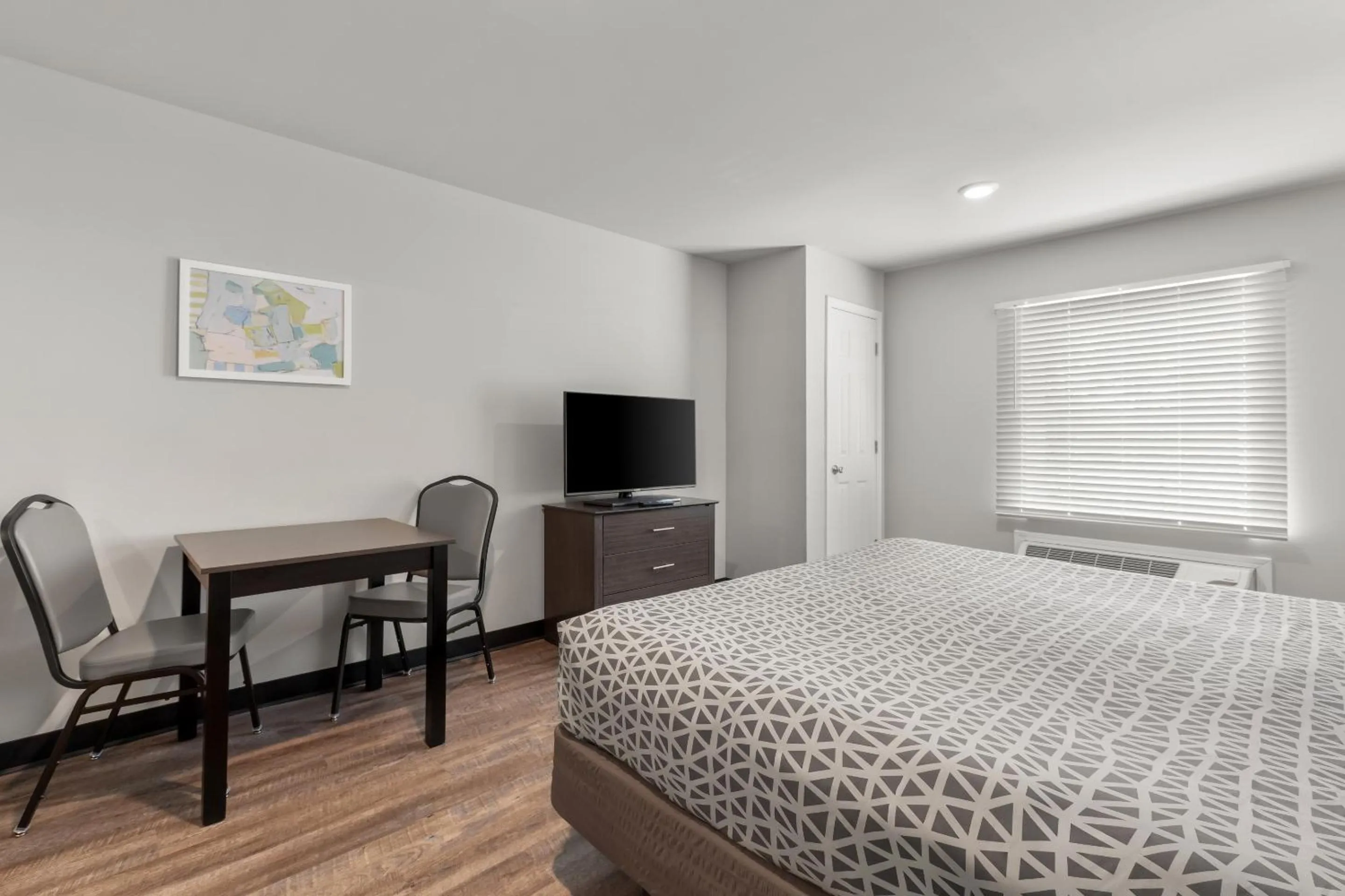 Bedroom, Bed in WoodSpring Suites Atlanta Airport