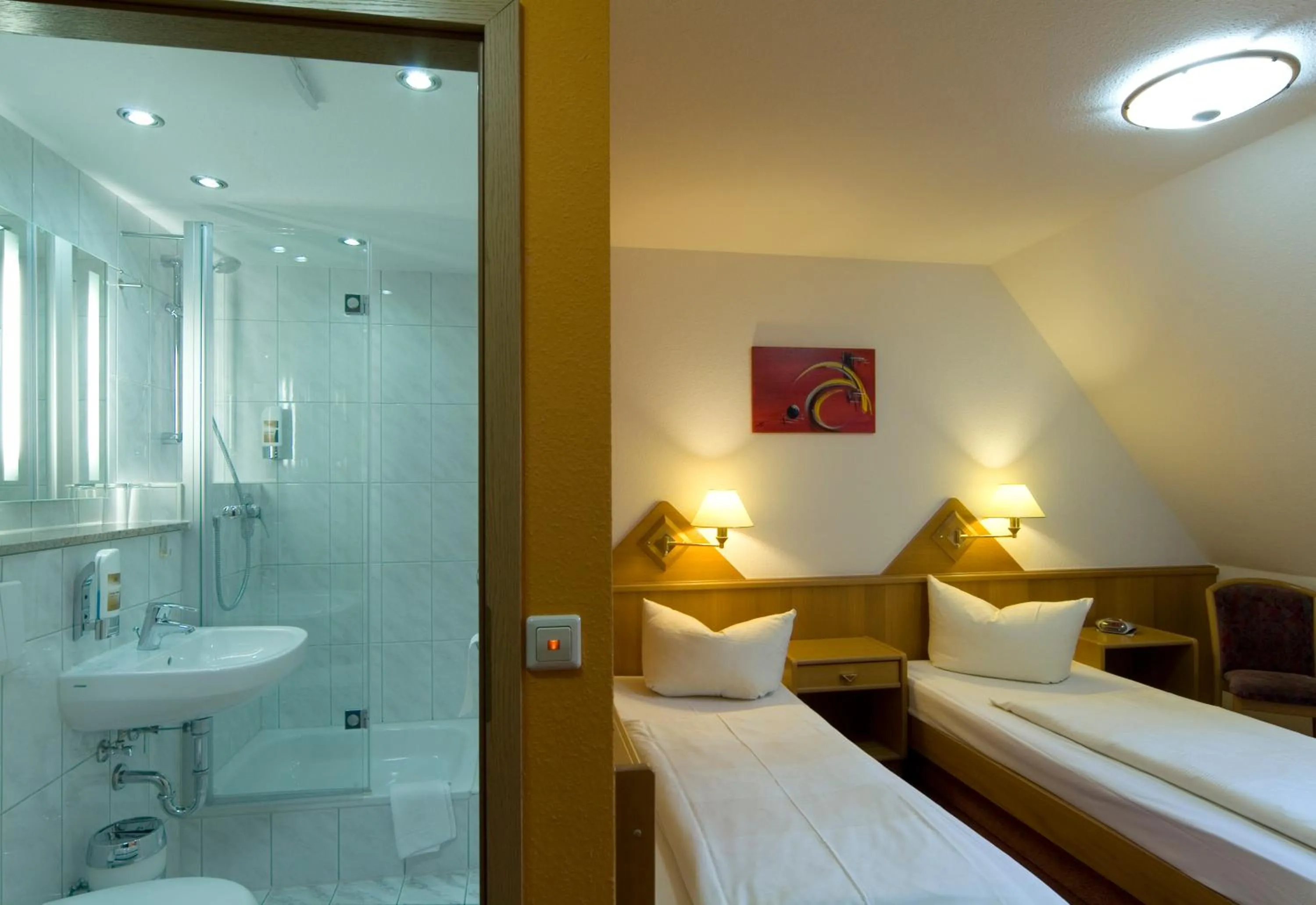 Shower, Bed in Hotel Sonneck