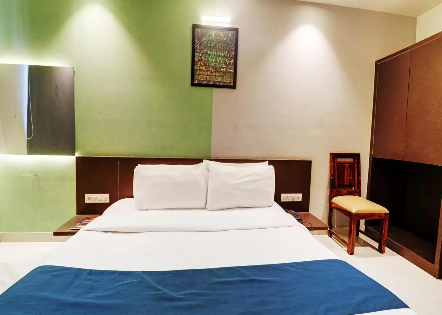 Bed in Hotel Mystic Inn