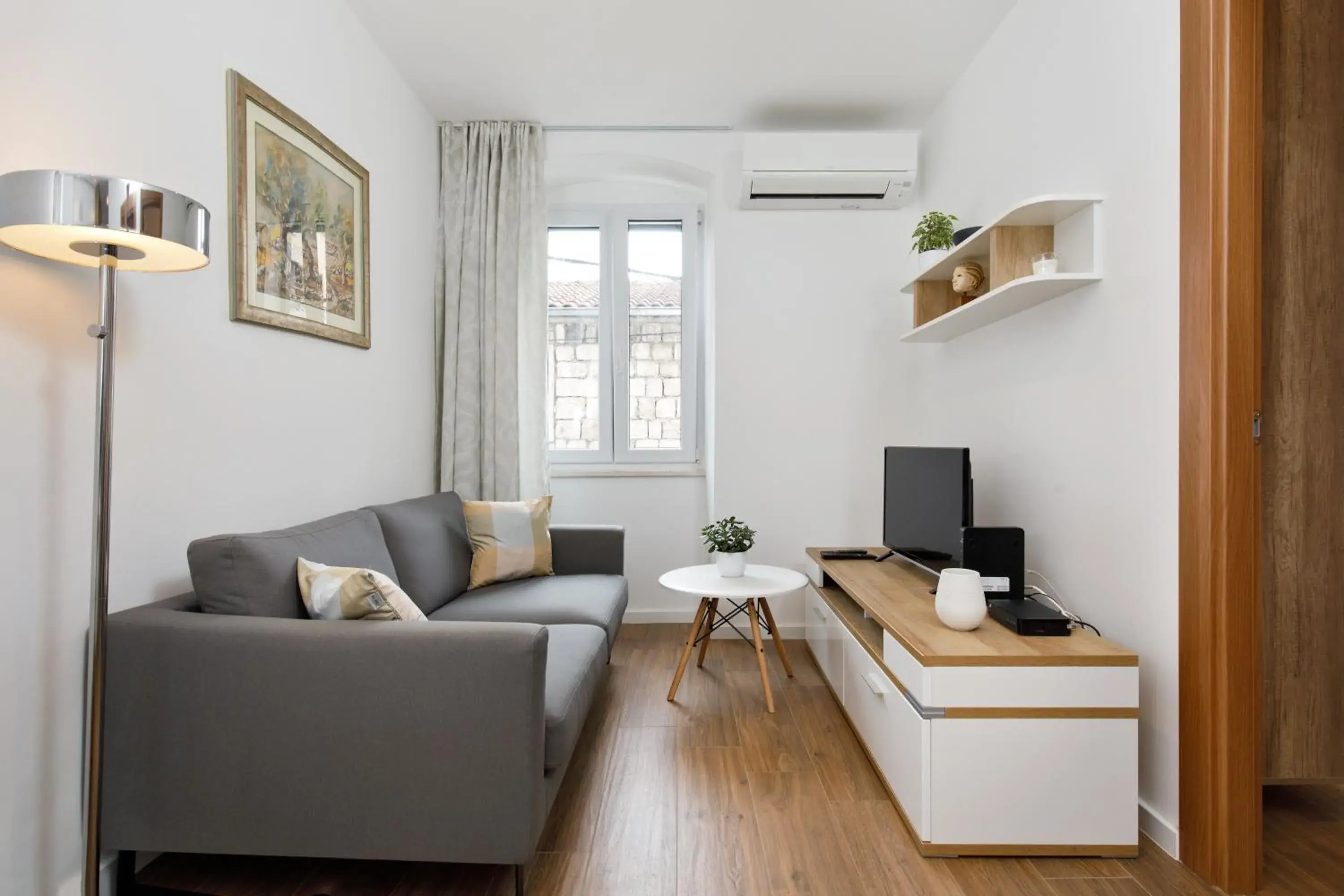 Dominus, Modernly Decorated Suite in City Center Dominus, Modernly Decorated Suite in City Center