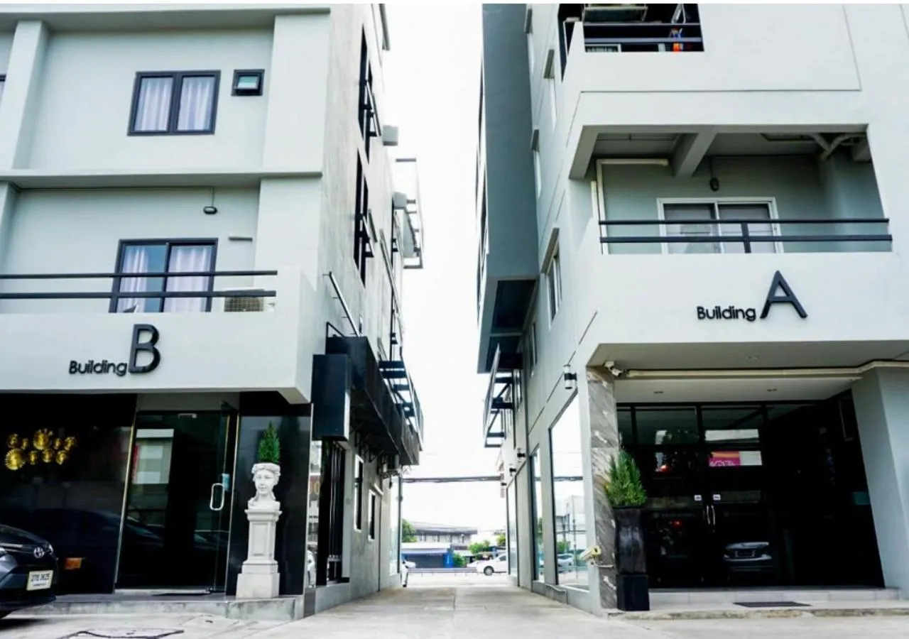 Facade/entrance in B-Black Hotel Chonburi