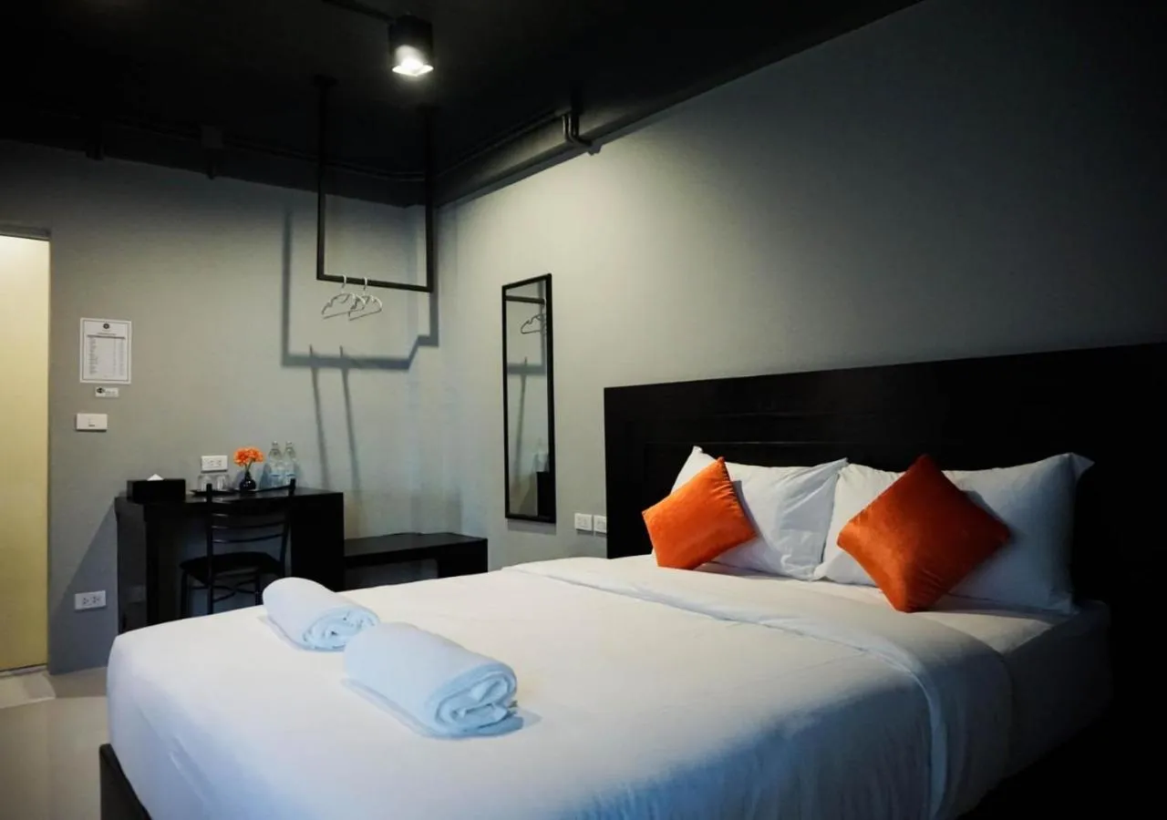 Seating area, Bed in B-Black Hotel Chonburi