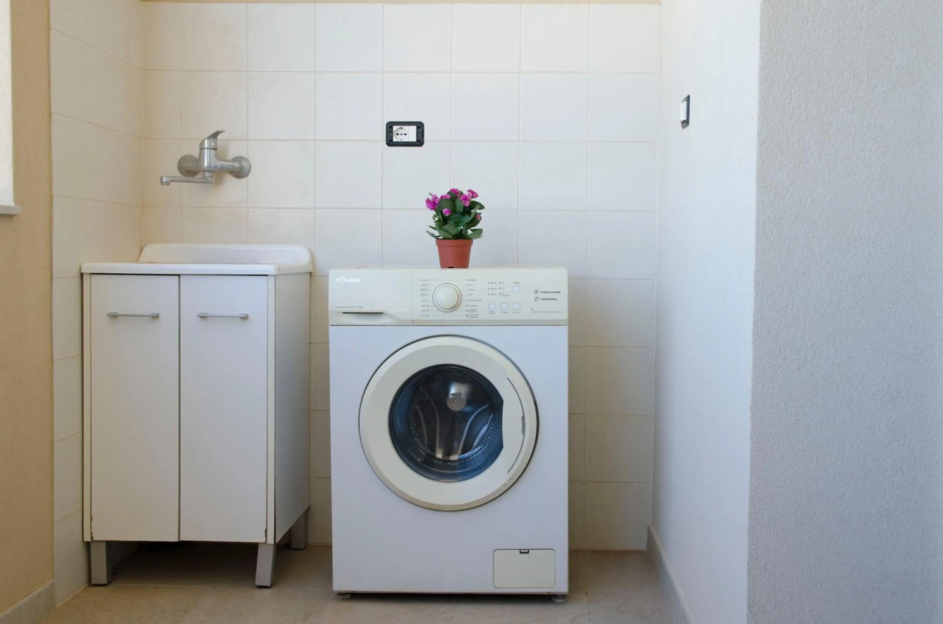 washing machine in Residence La Perla Marzamemi
